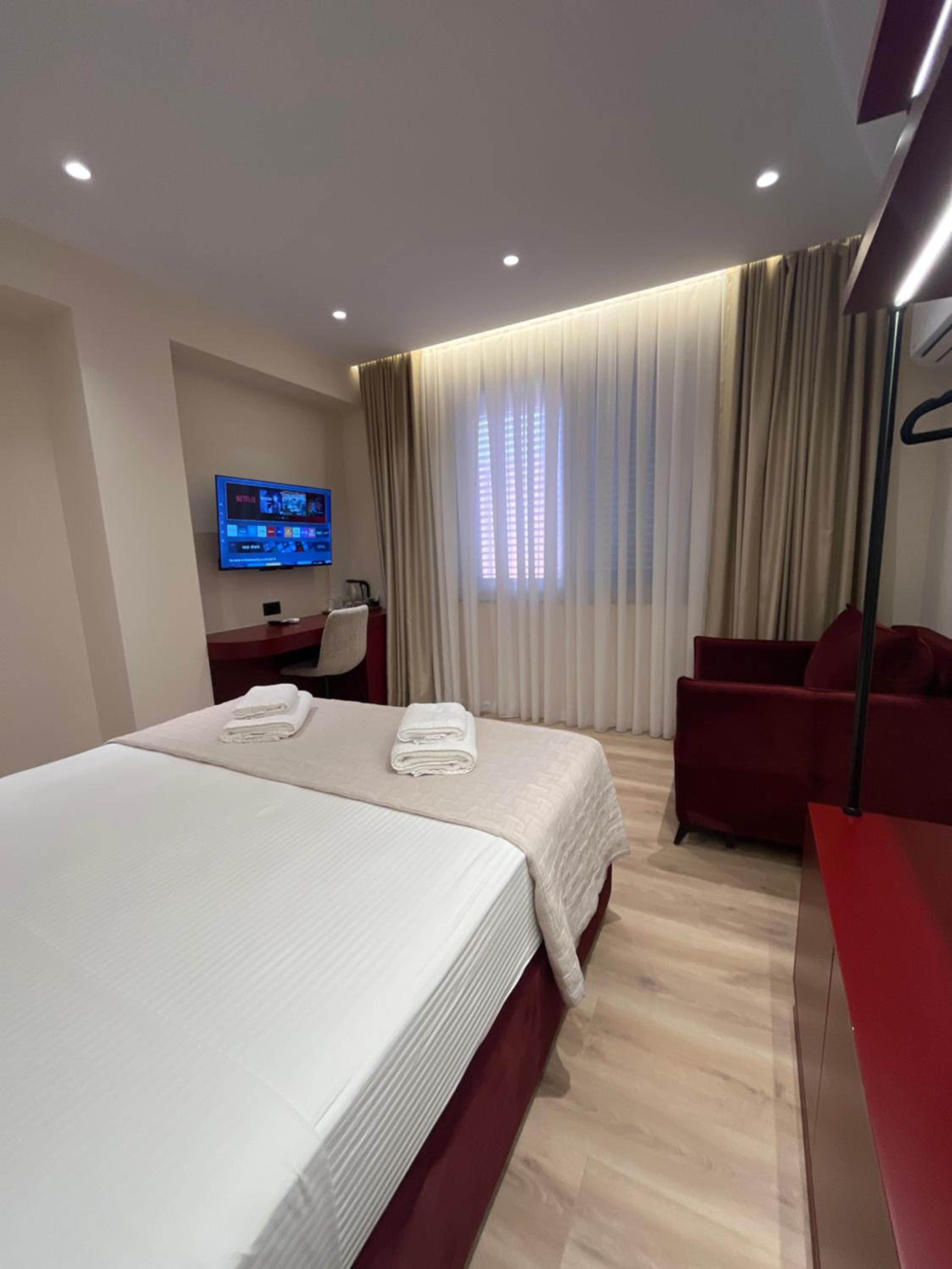 Deluxe King Room photo 3