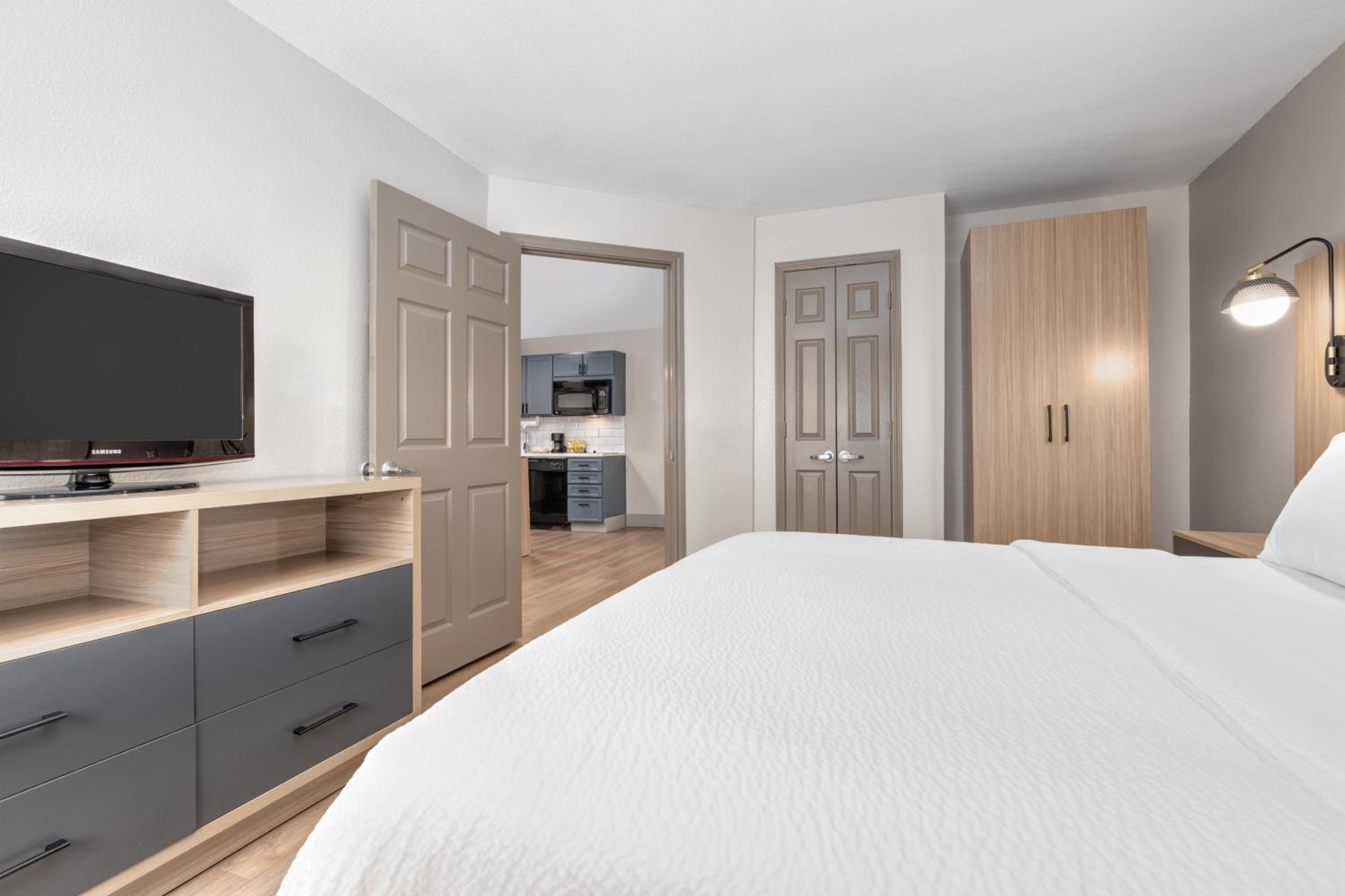 One-Bedroom King Suite - Photo 9