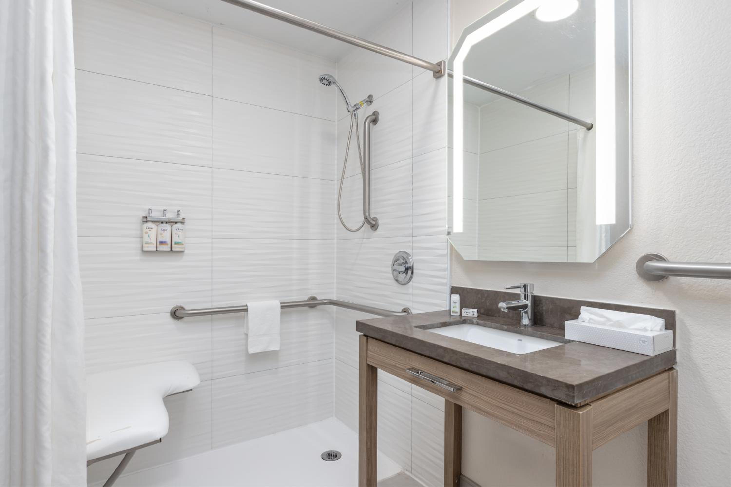 King Studio Suite - Mobility Access Tub/Non-Smoking - Photo 4