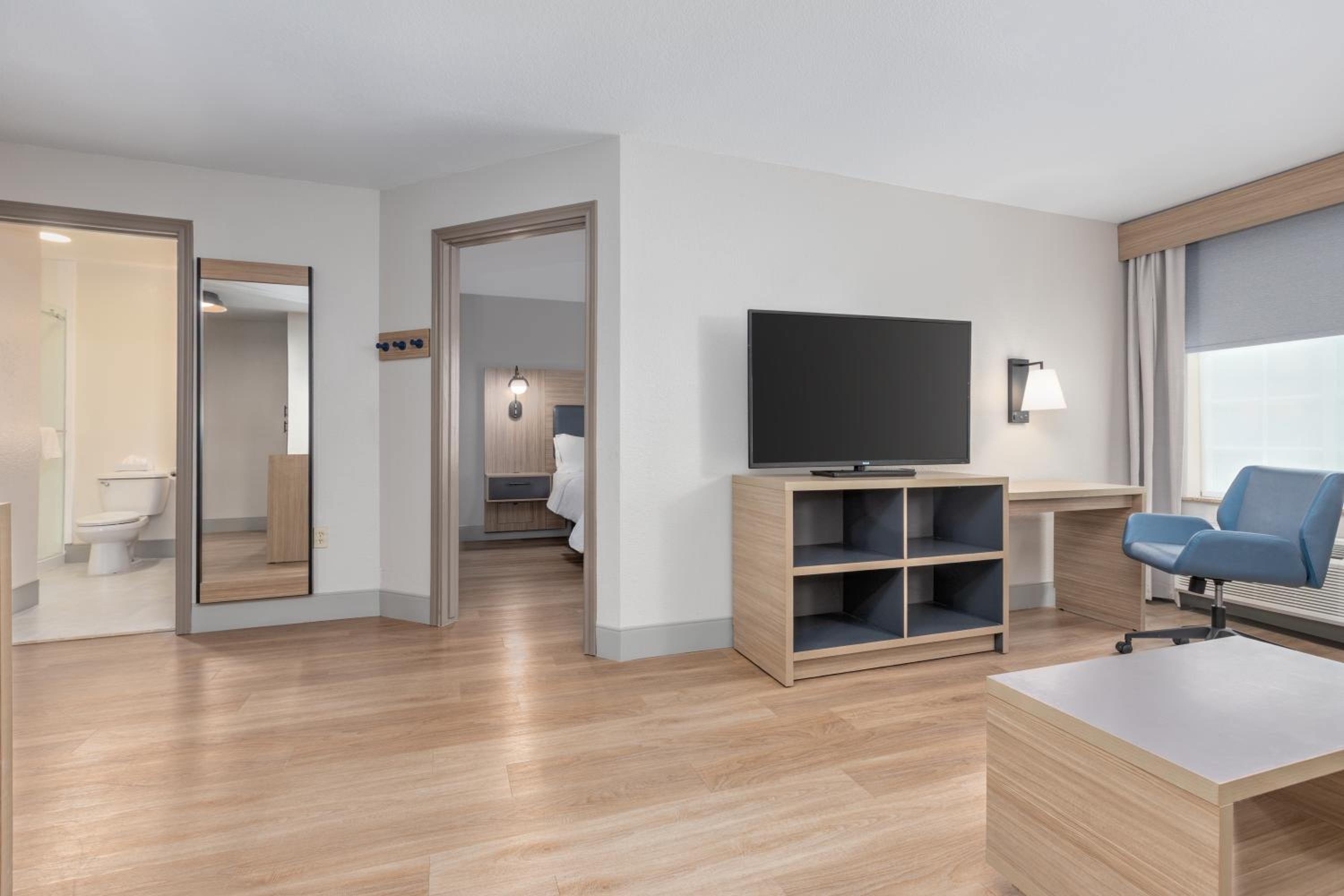 One-Bedroom King Suite - Photo 2