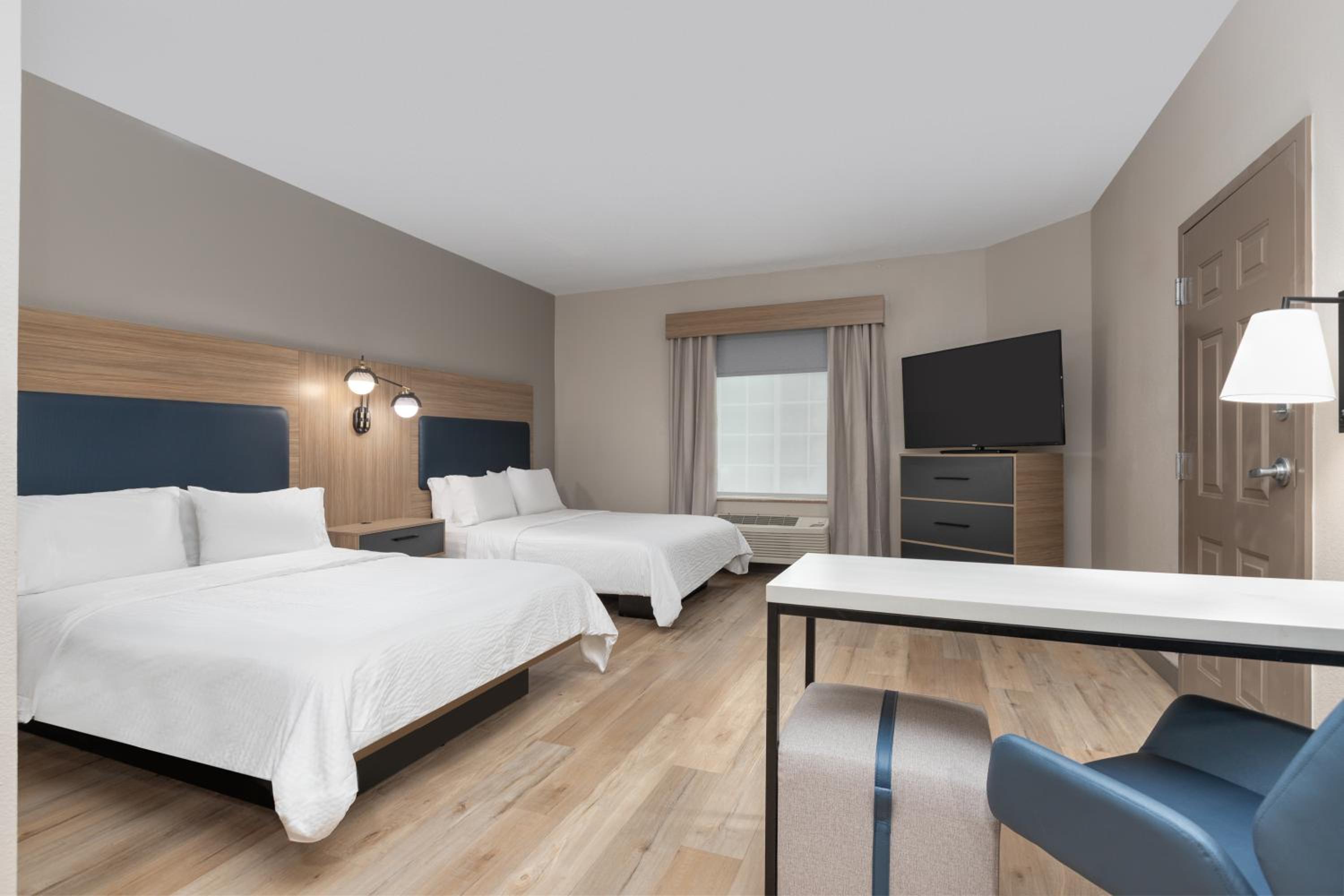 Studio Suite with Two Queen Beds - Photo 5
