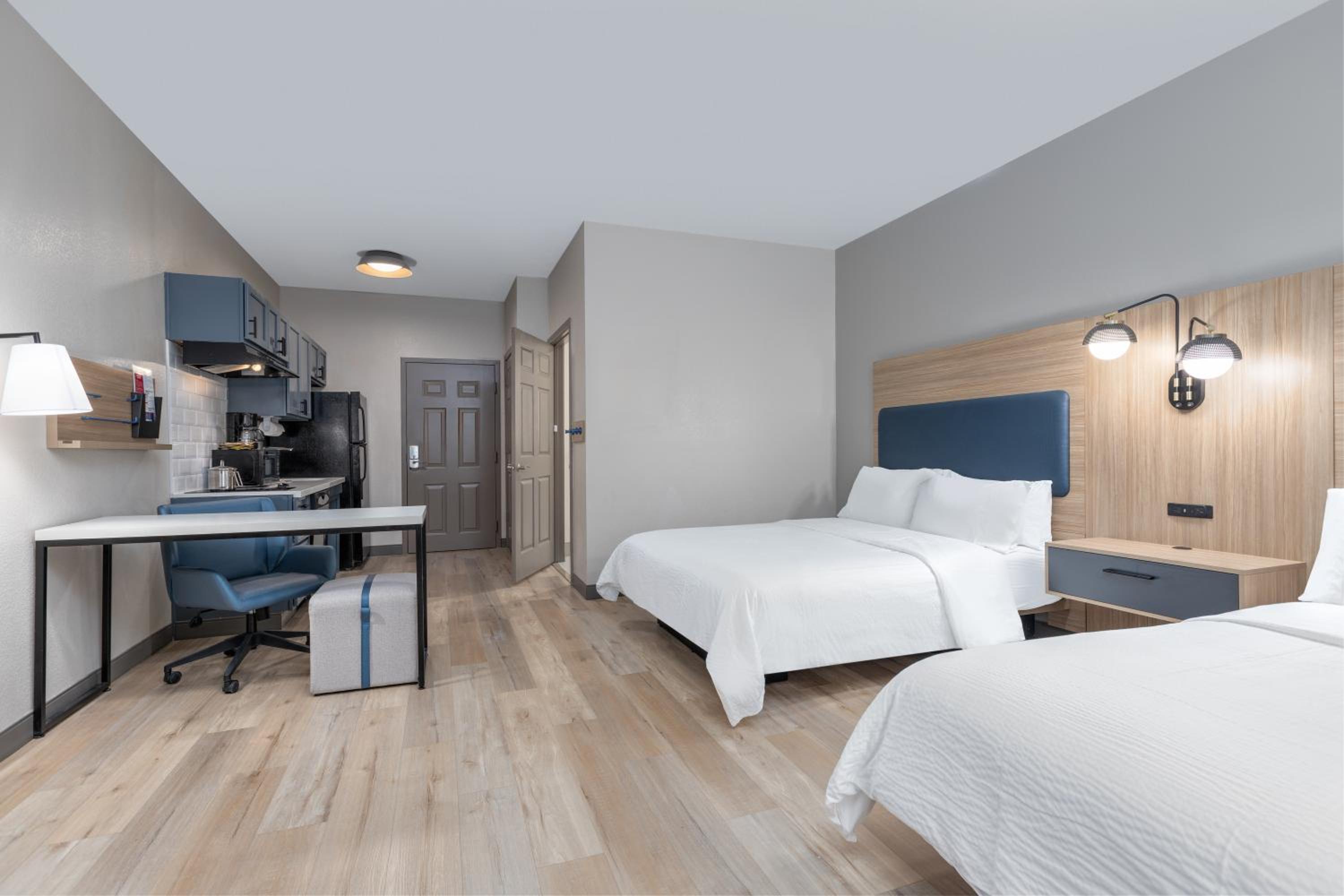 Studio Suite with Two Queen Beds - Photo 2