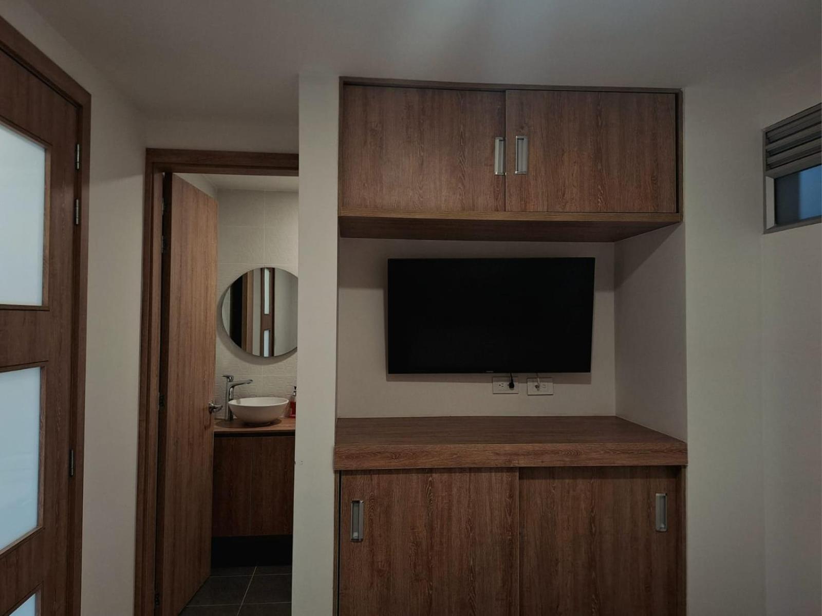 One-Bedroom Apartment with View photo 2