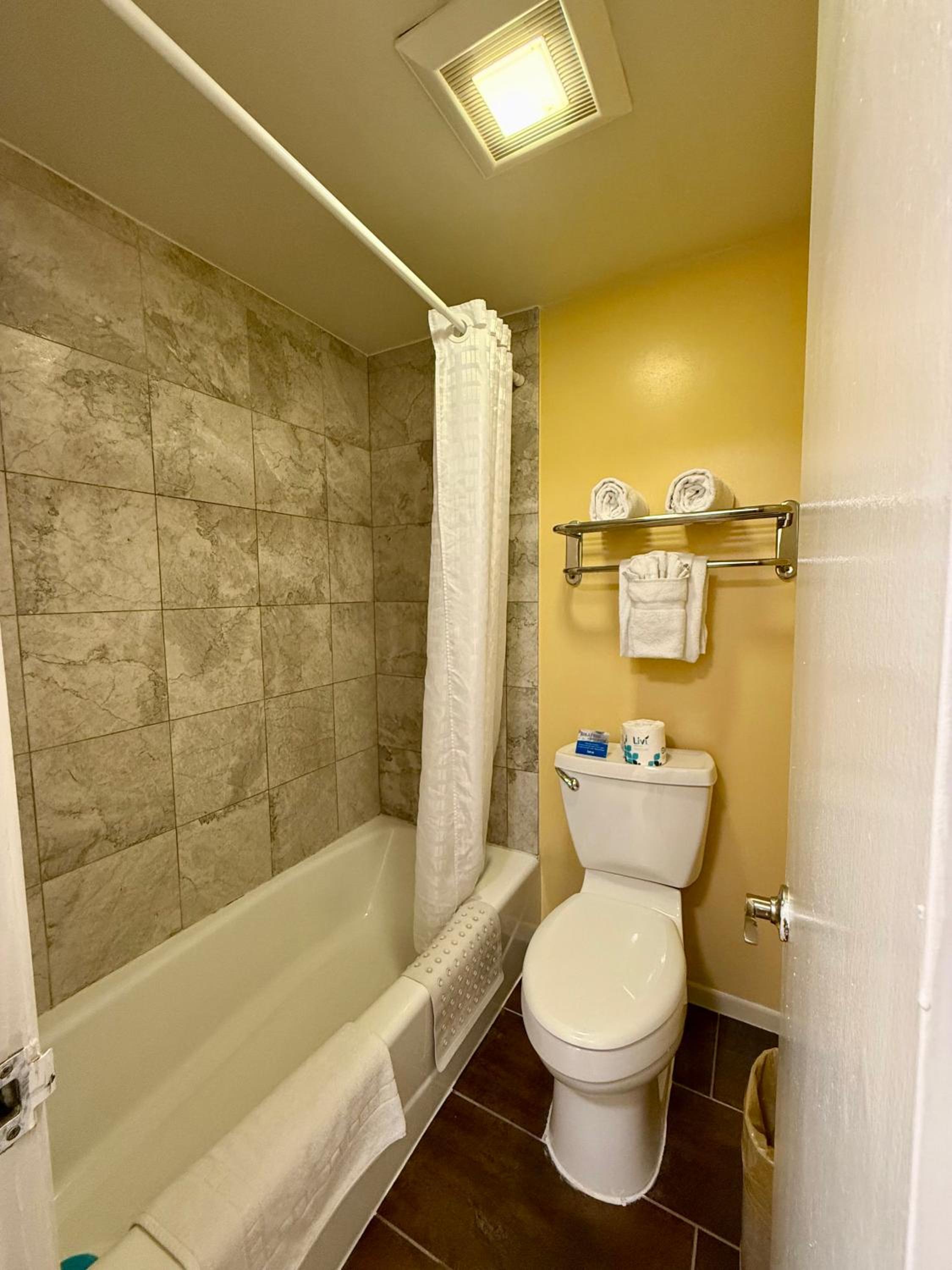 Queen Room photo 3
