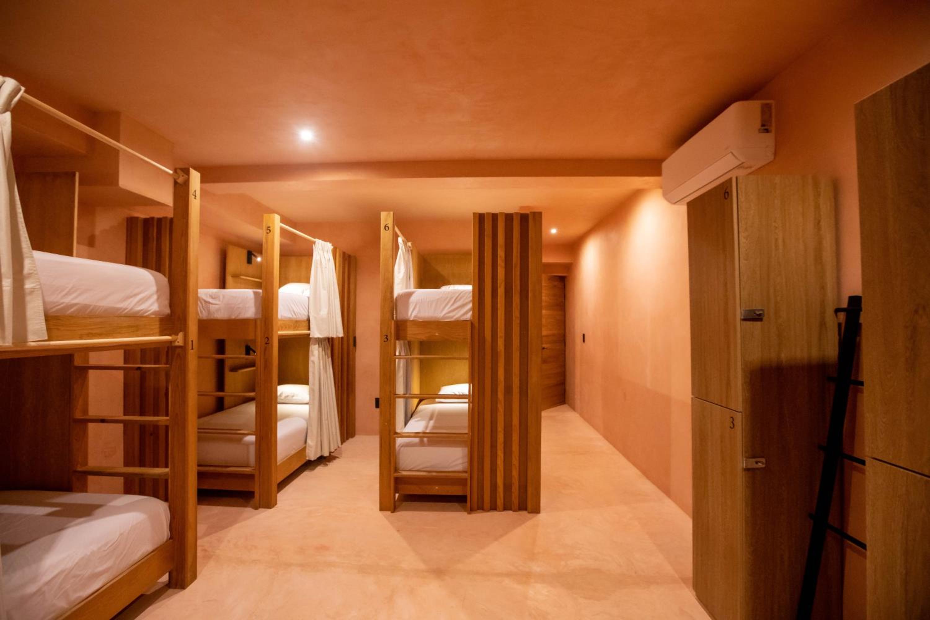 Bed in 6-Bed Mixed Dormitory Room