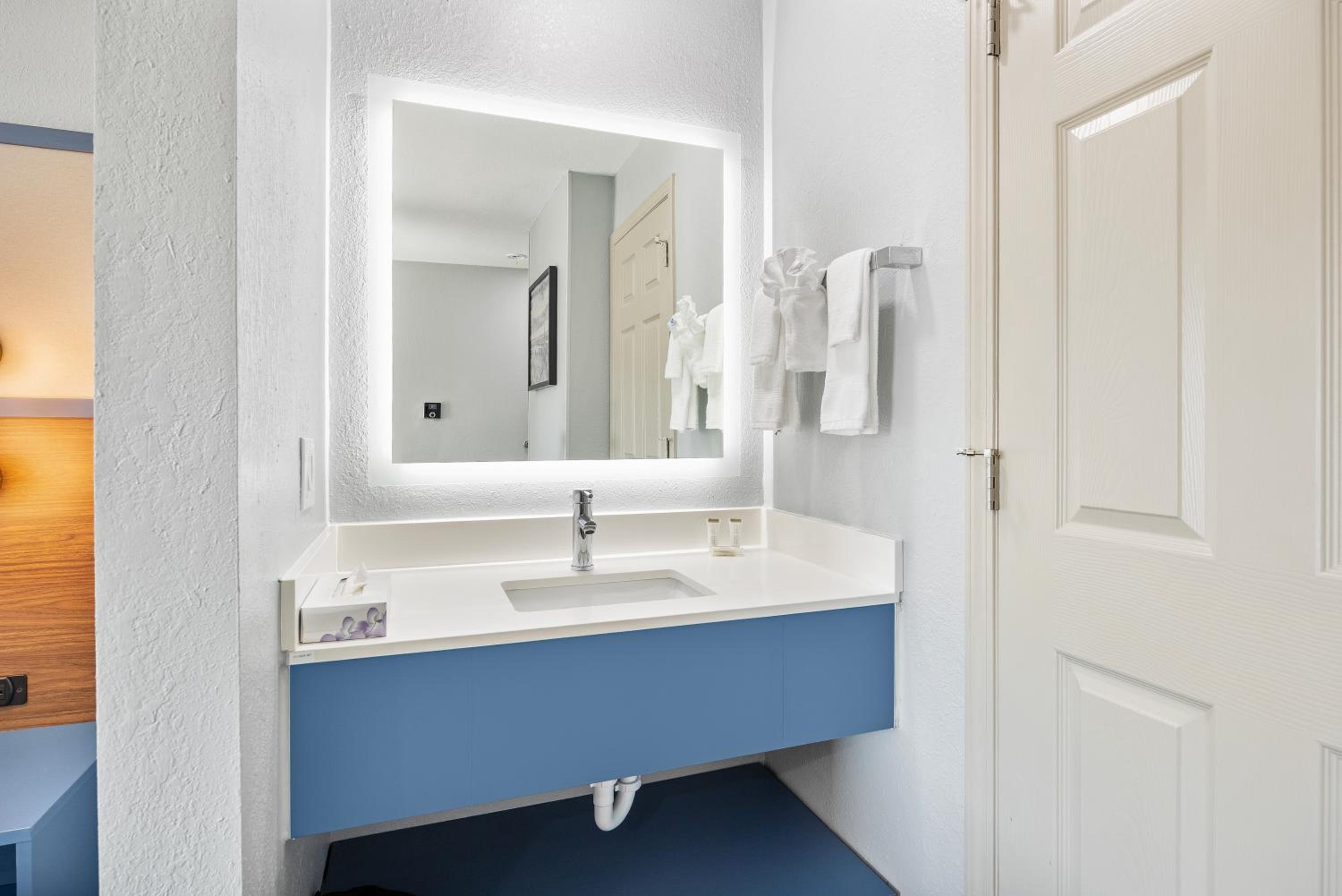 Double Room with Two Double Beds - Non-Smoking - Photo 6