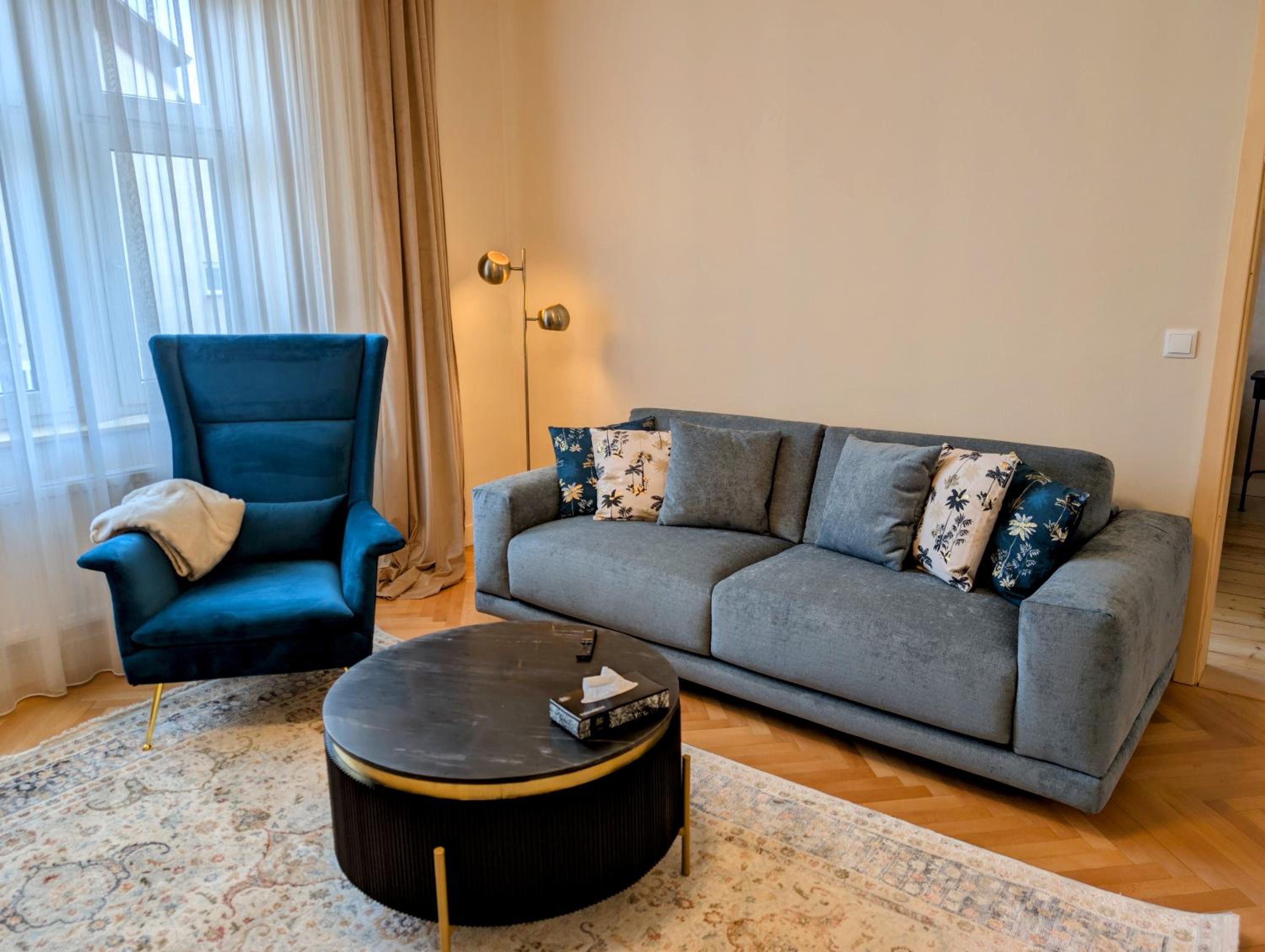 Three-Bedroom Deluxe Apartment photo 2
