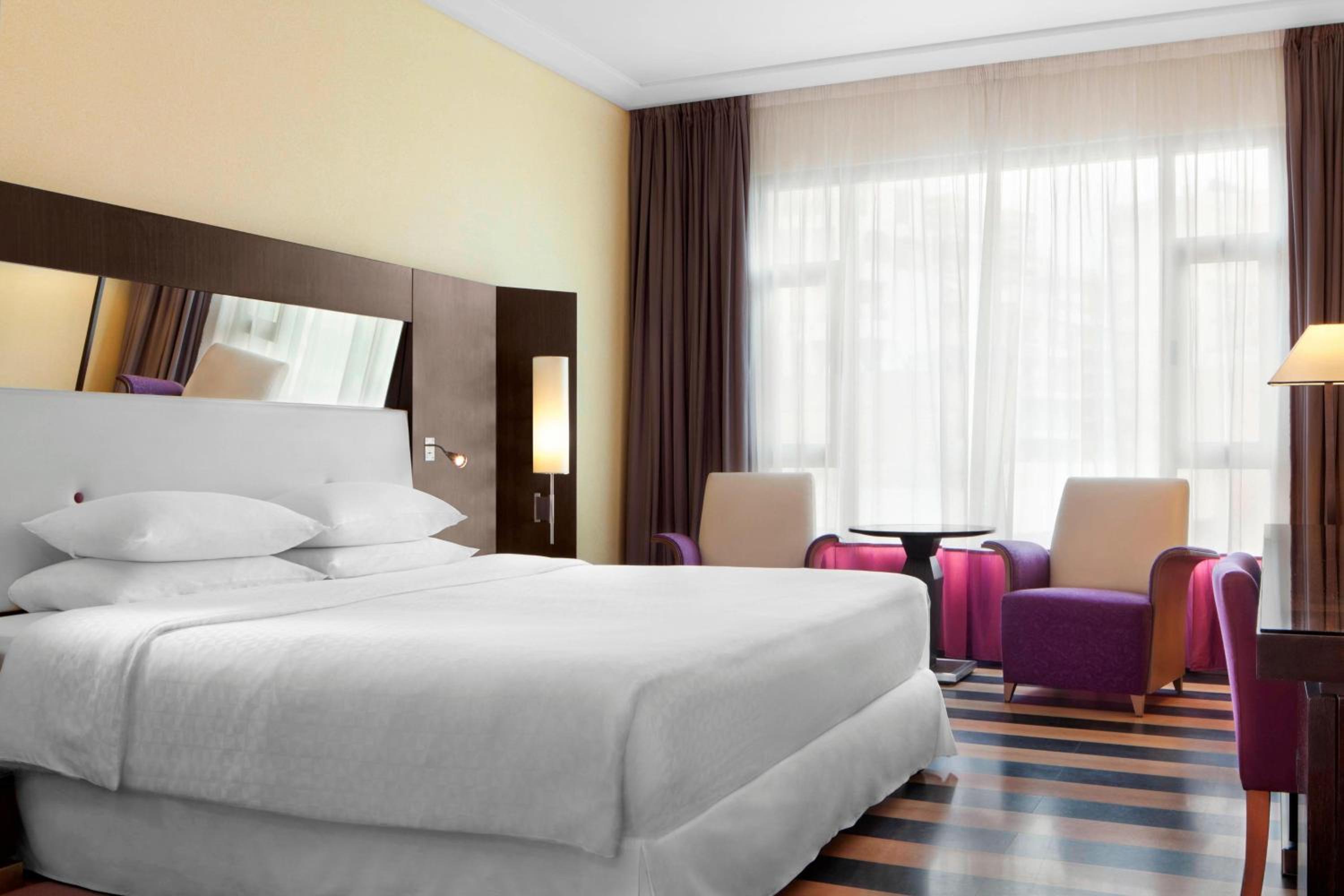 King Room with Partial Ocean View