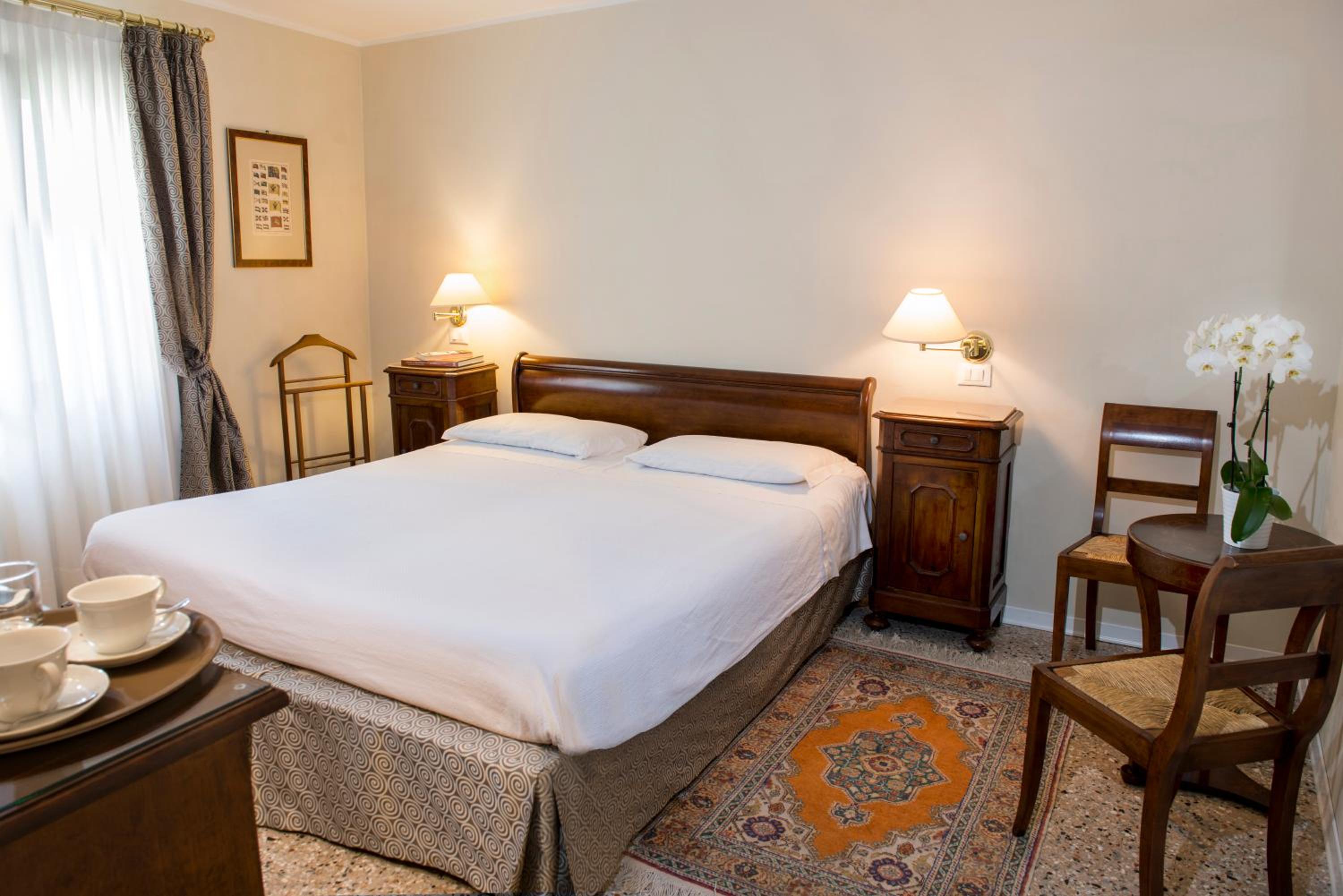 Double or Twin Room thumbnail 6