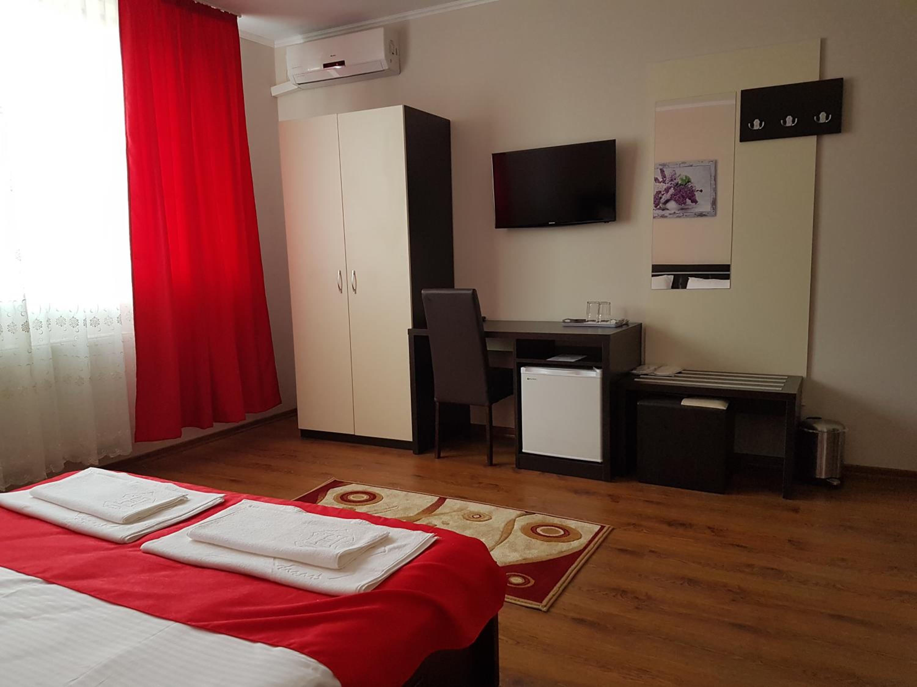 Double Room - Photo 3