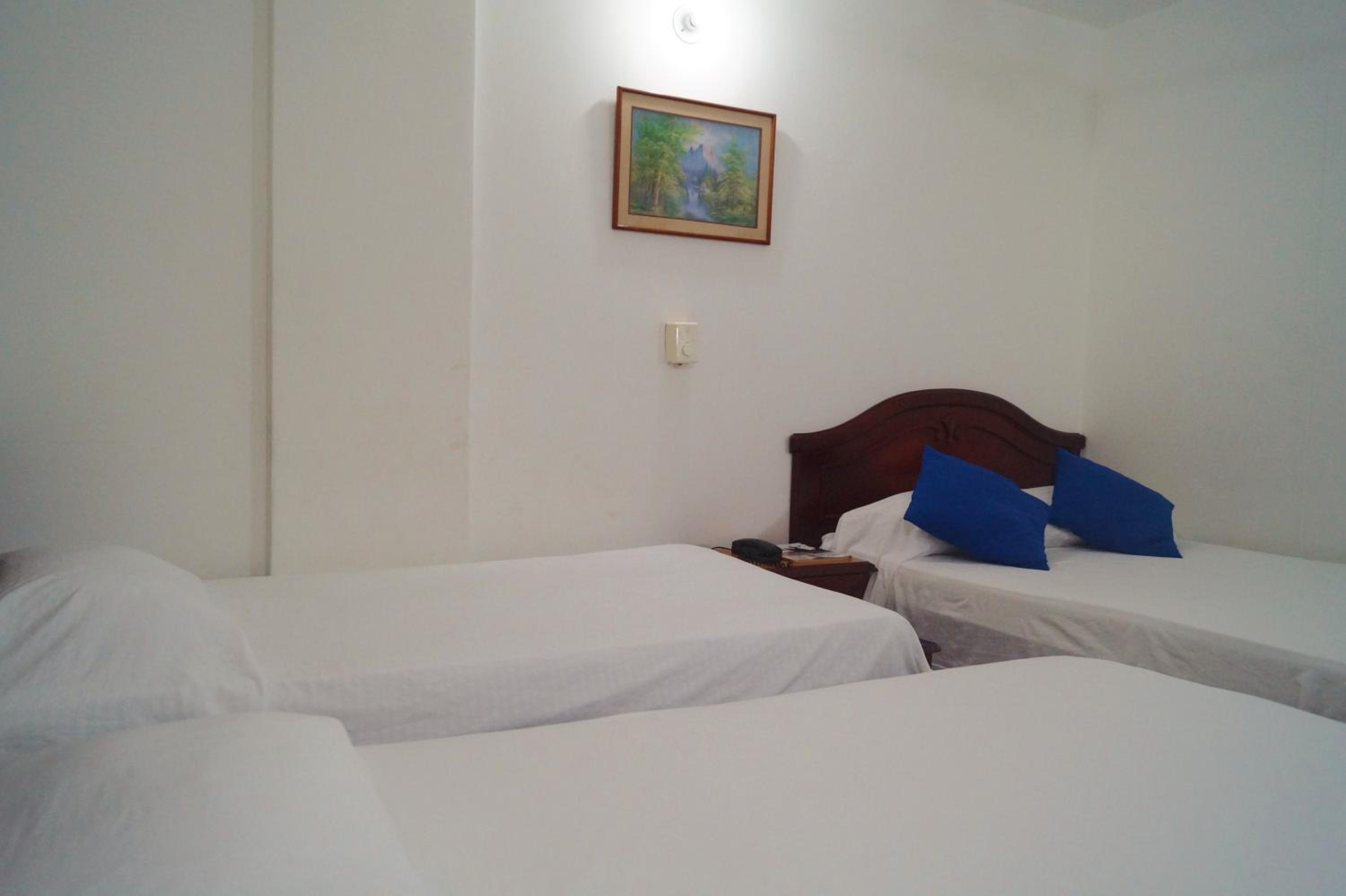 Economy Quadruple Room photo 2