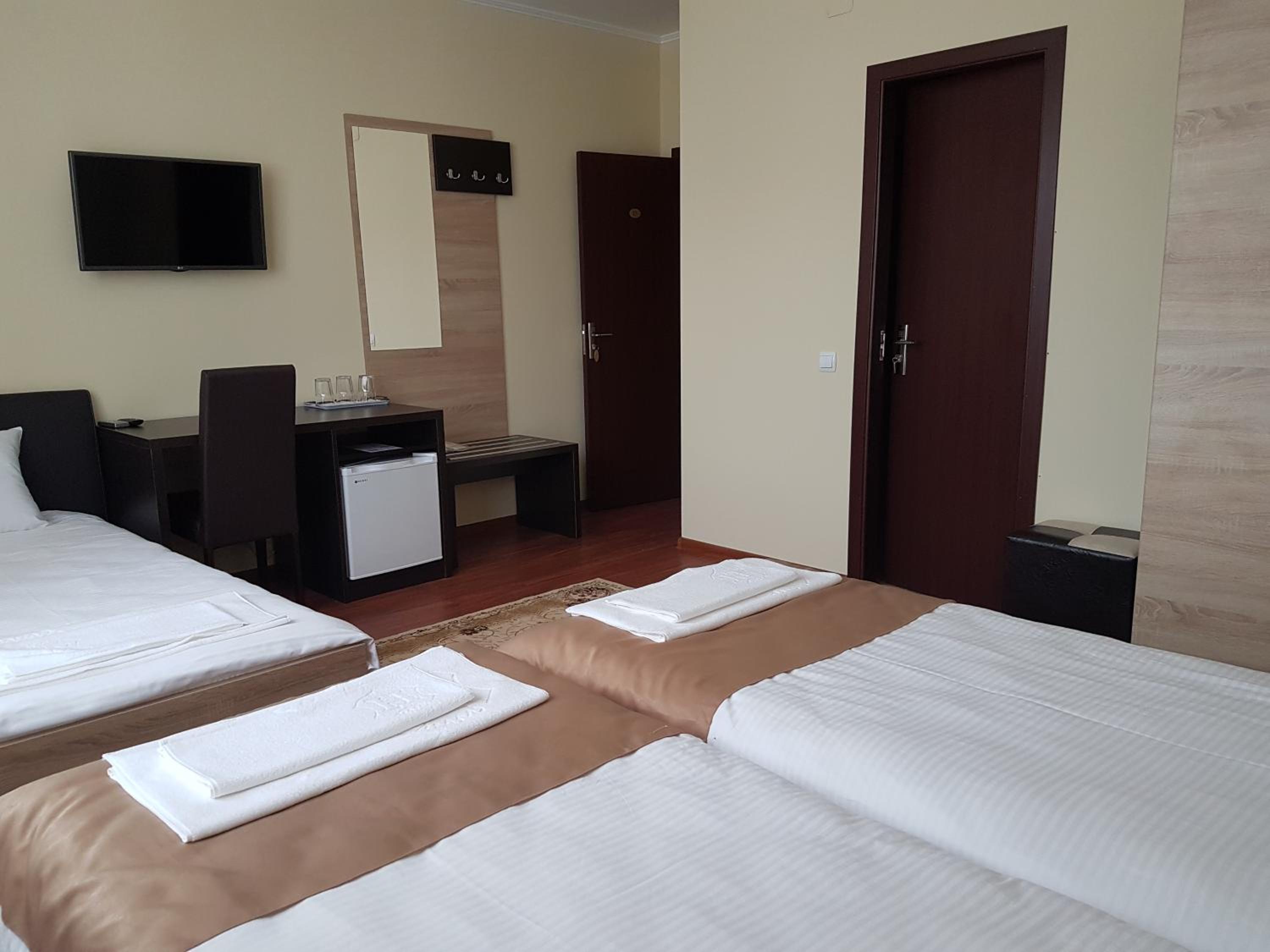 Triple Room - Photo 2