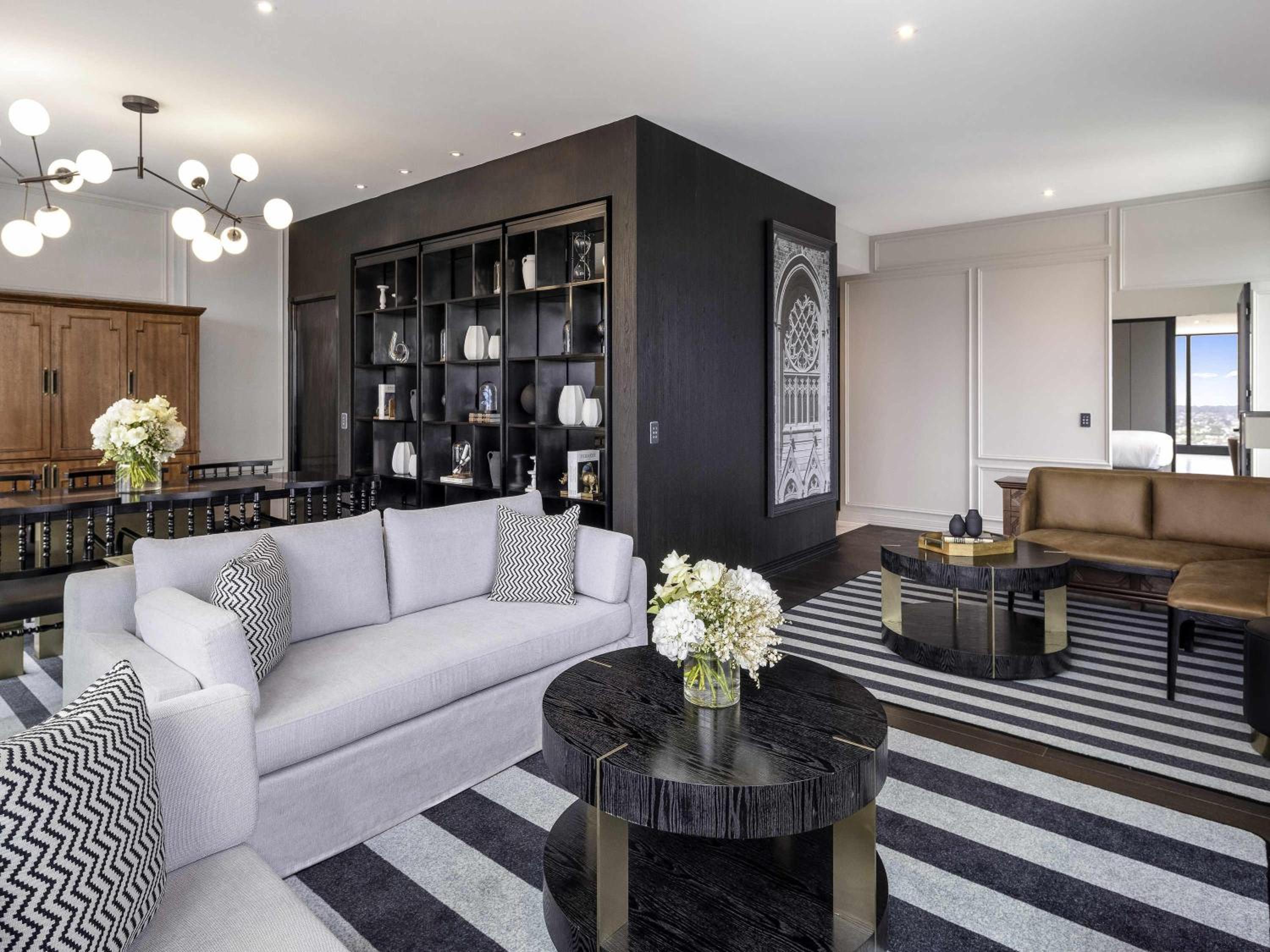 One-Bedroom King Presidential Suite with Living and Dining Room and Panorama View thumbnail 5