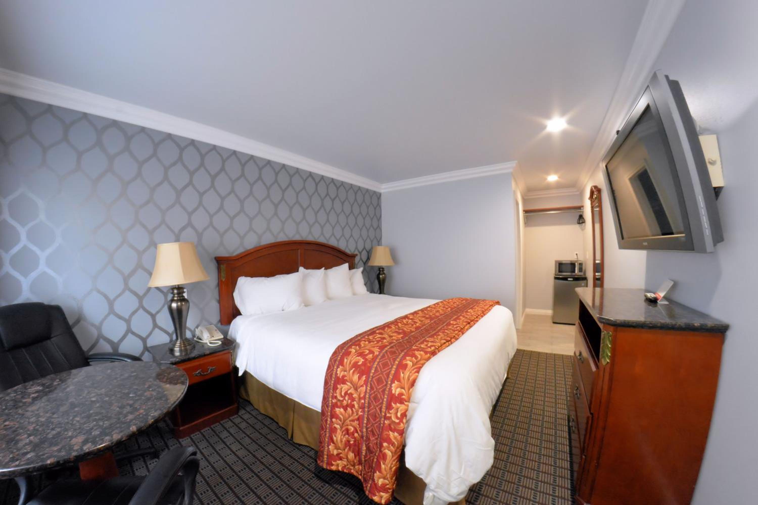 King Room - Non-Smoking photo 1