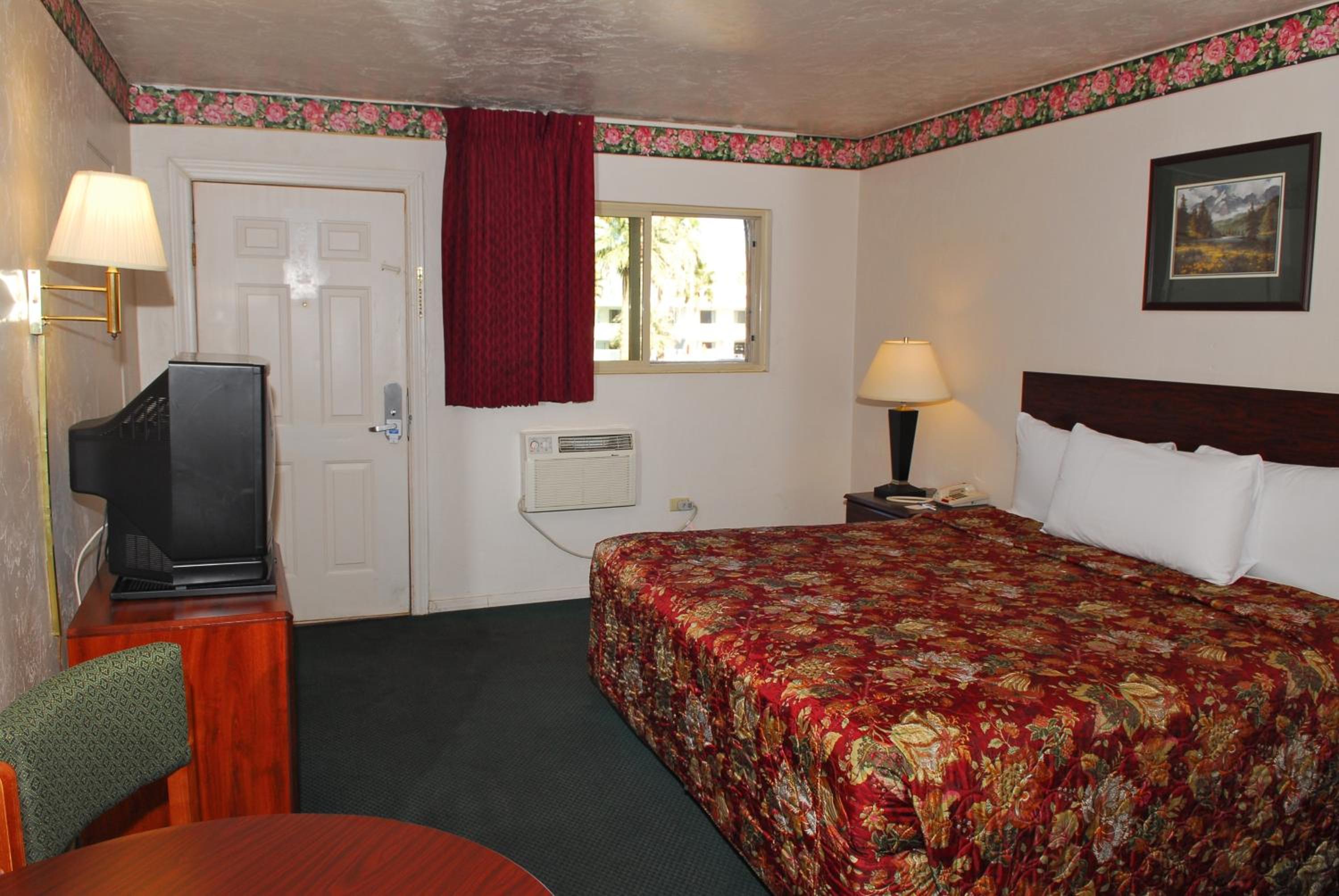King Room - Non-Smoking - Photo 1