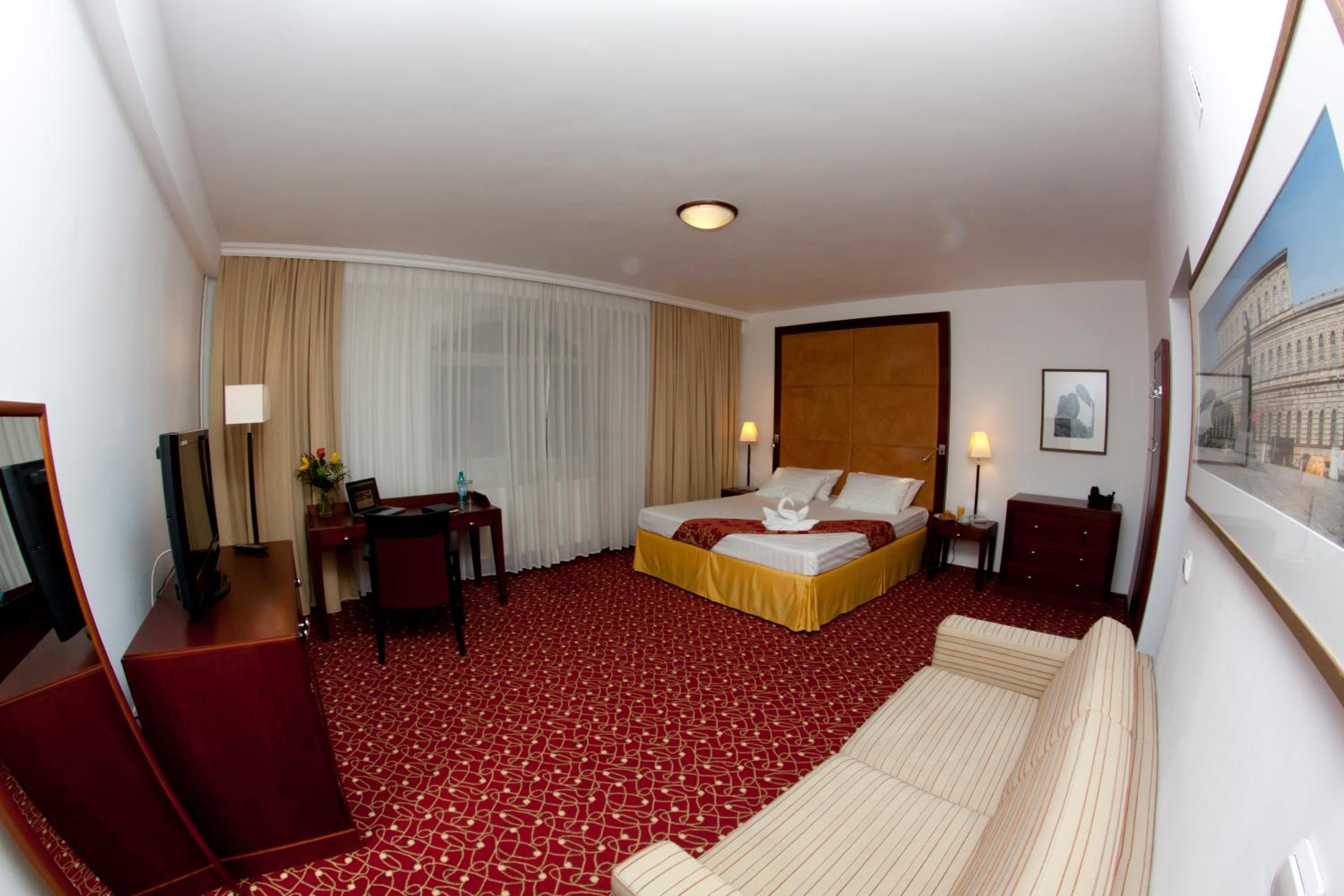 Double Room - Photo 11