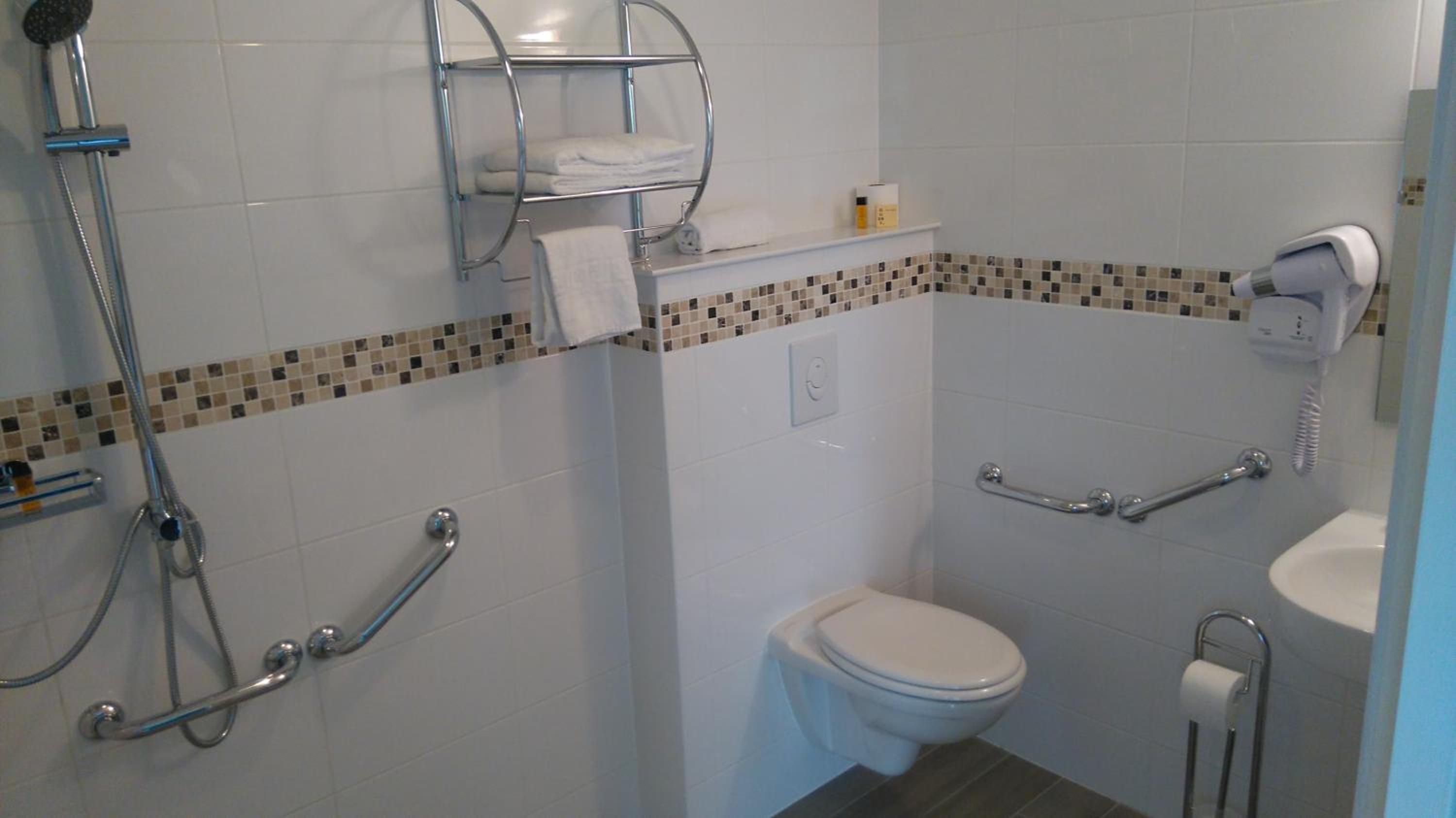 Triple Room (2 Adults + 1 Child) photo 3