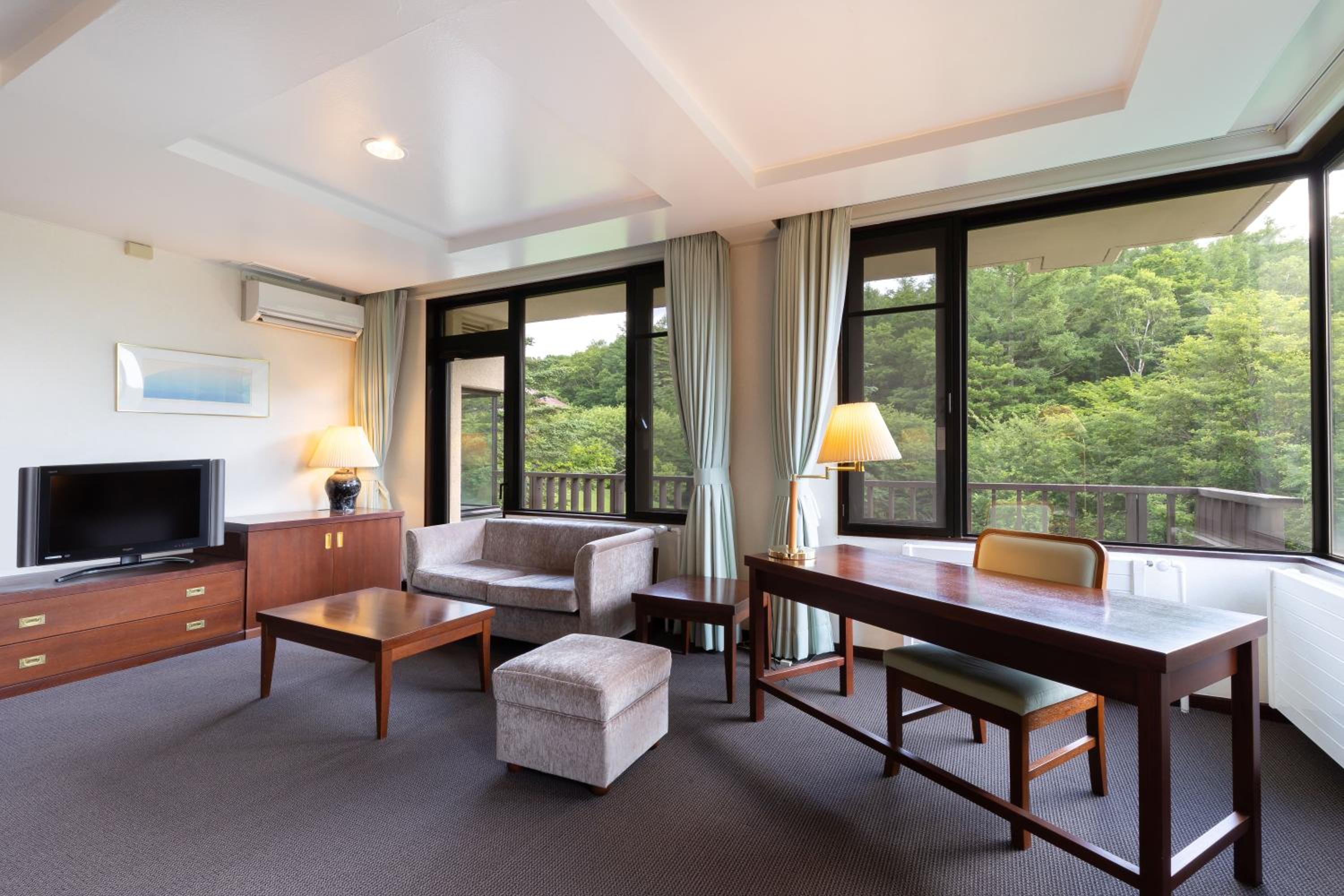Junior Suite - Non-Smoking photo 2