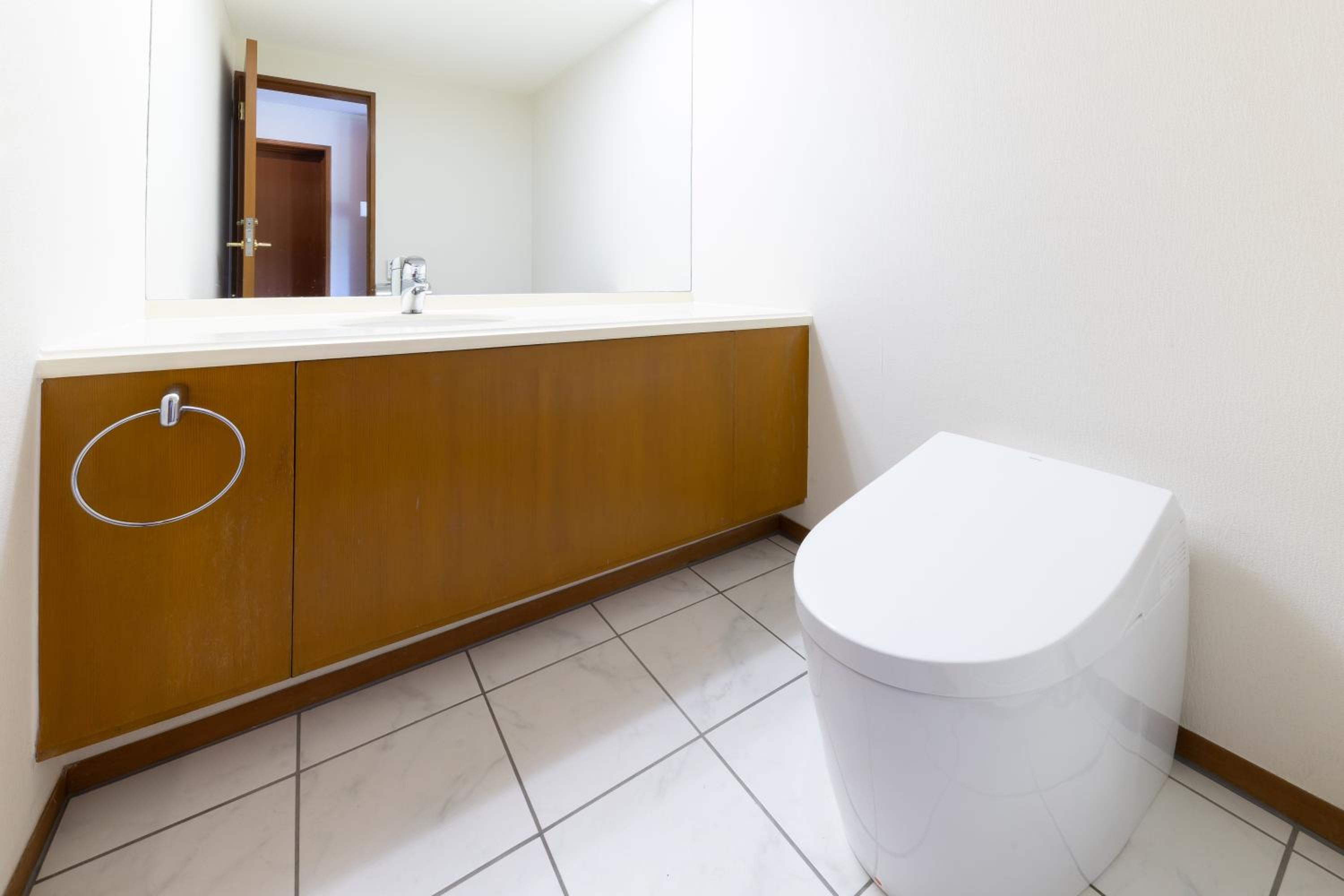 Suite - Non-Smoking - Photo 7