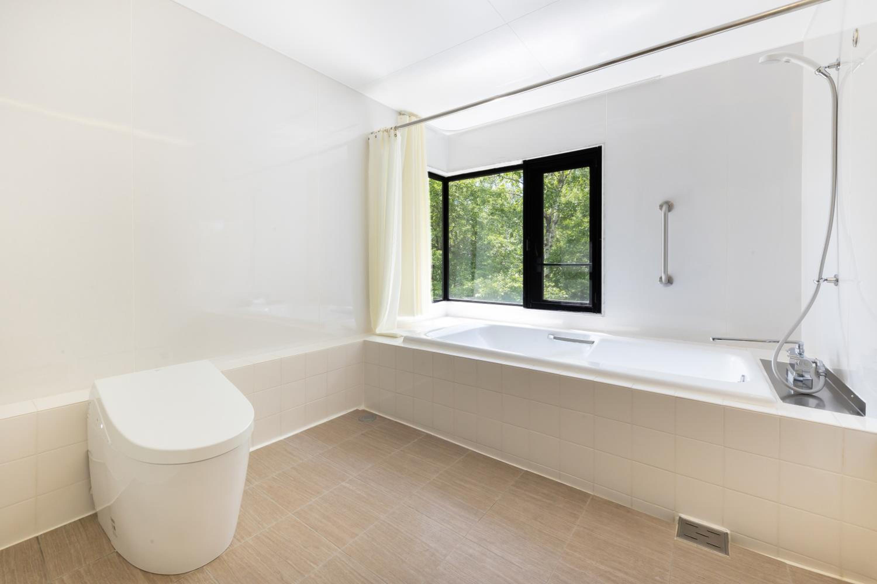 Suite - Non-Smoking - Photo 6