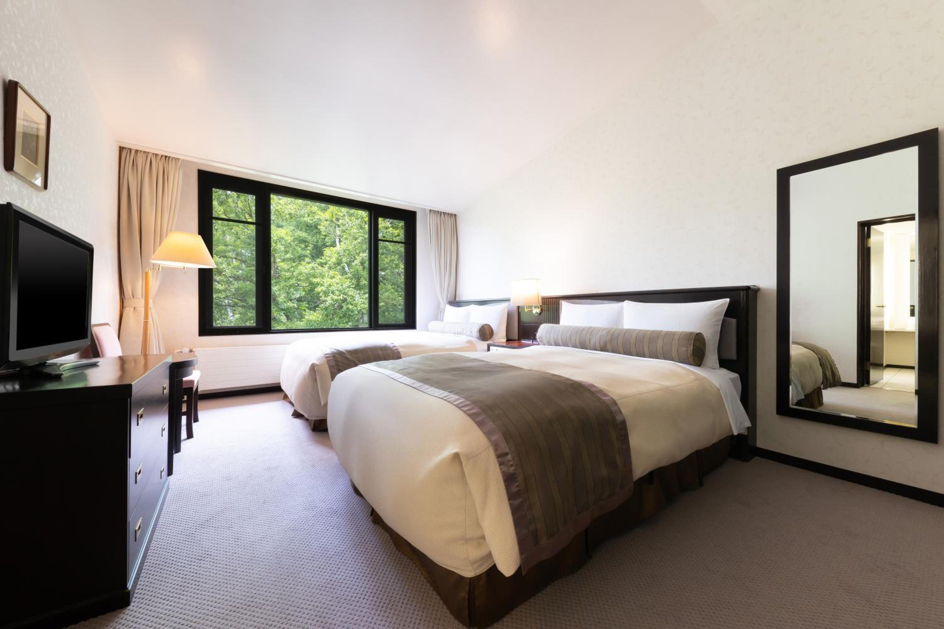 Royal Suite - Non-Smoking - Photo 3