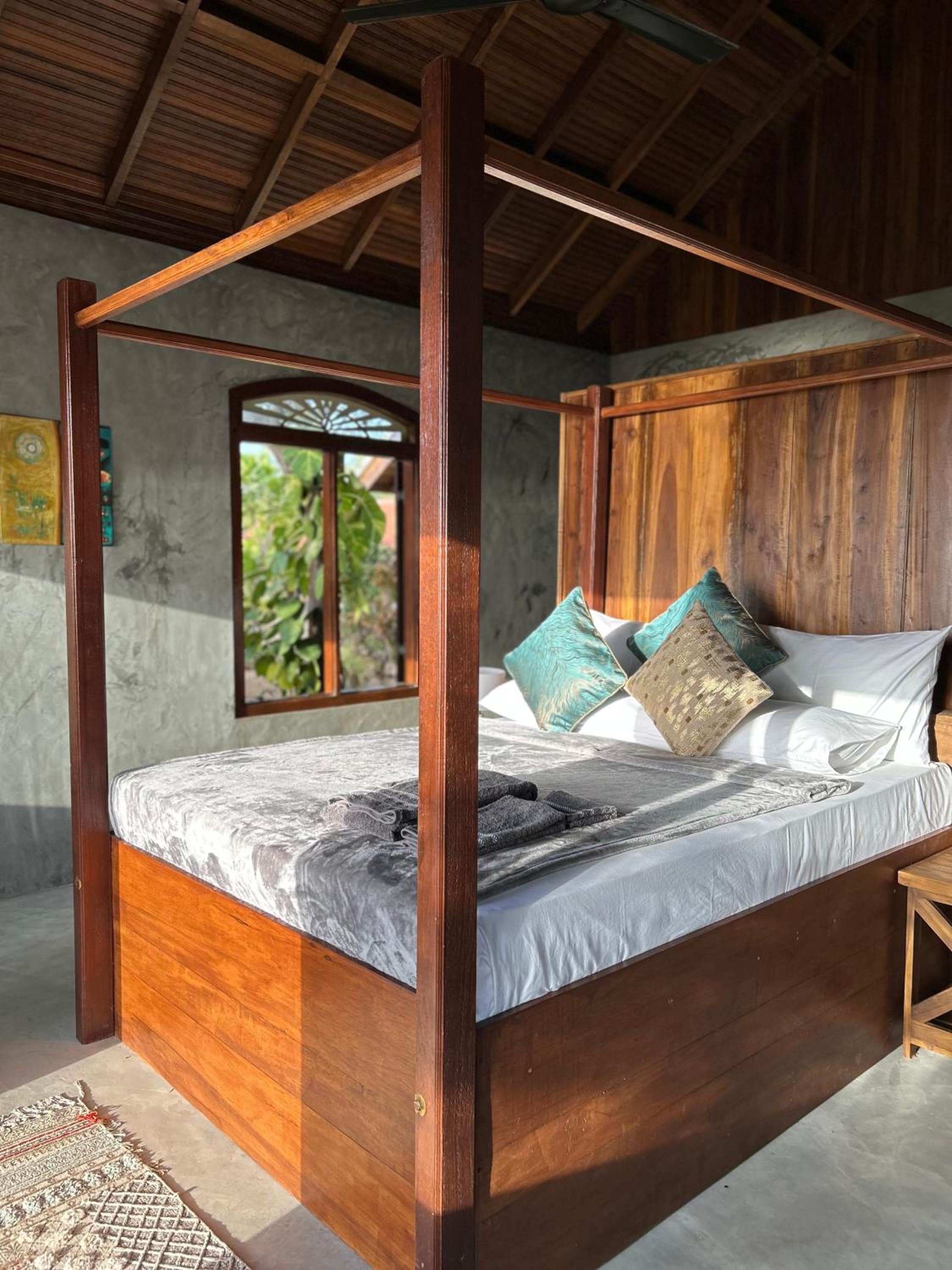 Deluxe Double Room with Side Sea View photo 2
