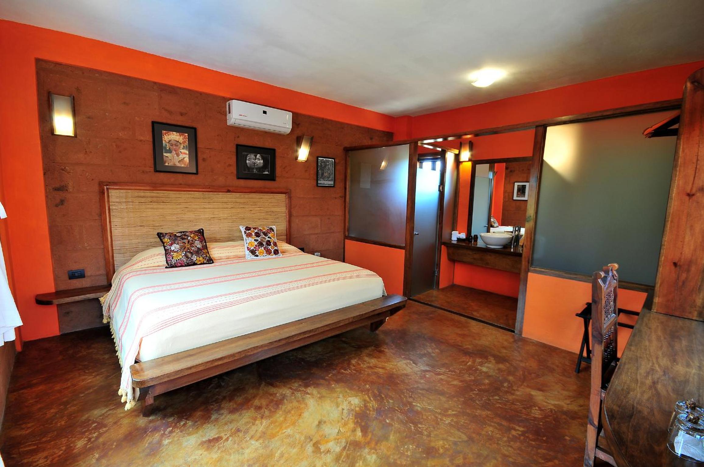 Deluxe King Room photo 2