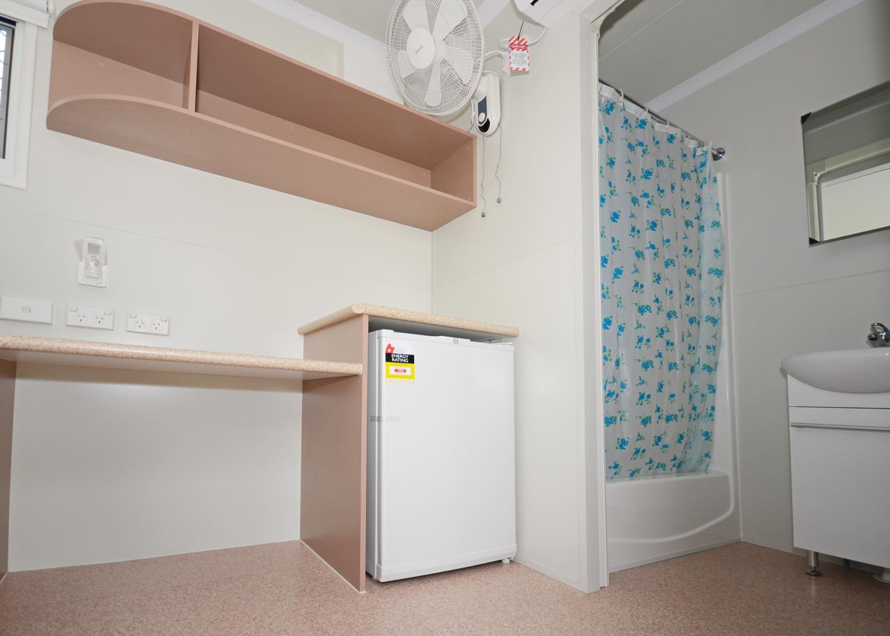 Single Room with Private Bathroom photo 3