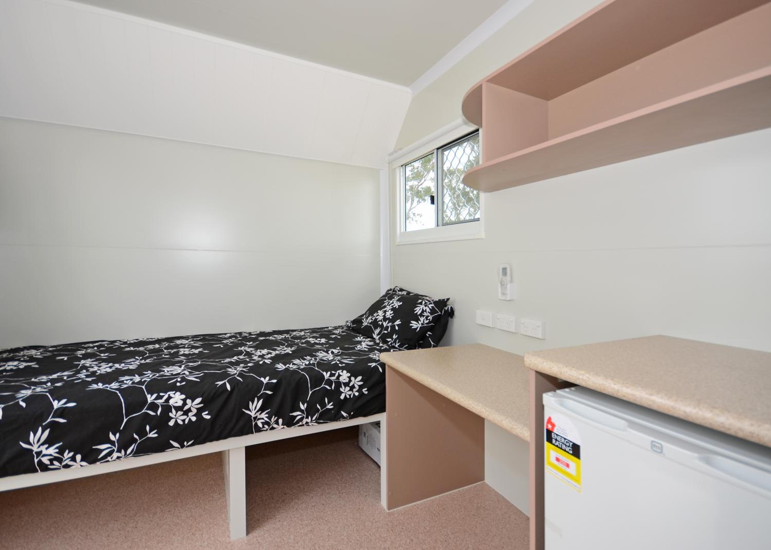 Single Room with Private Bathroom photo 1