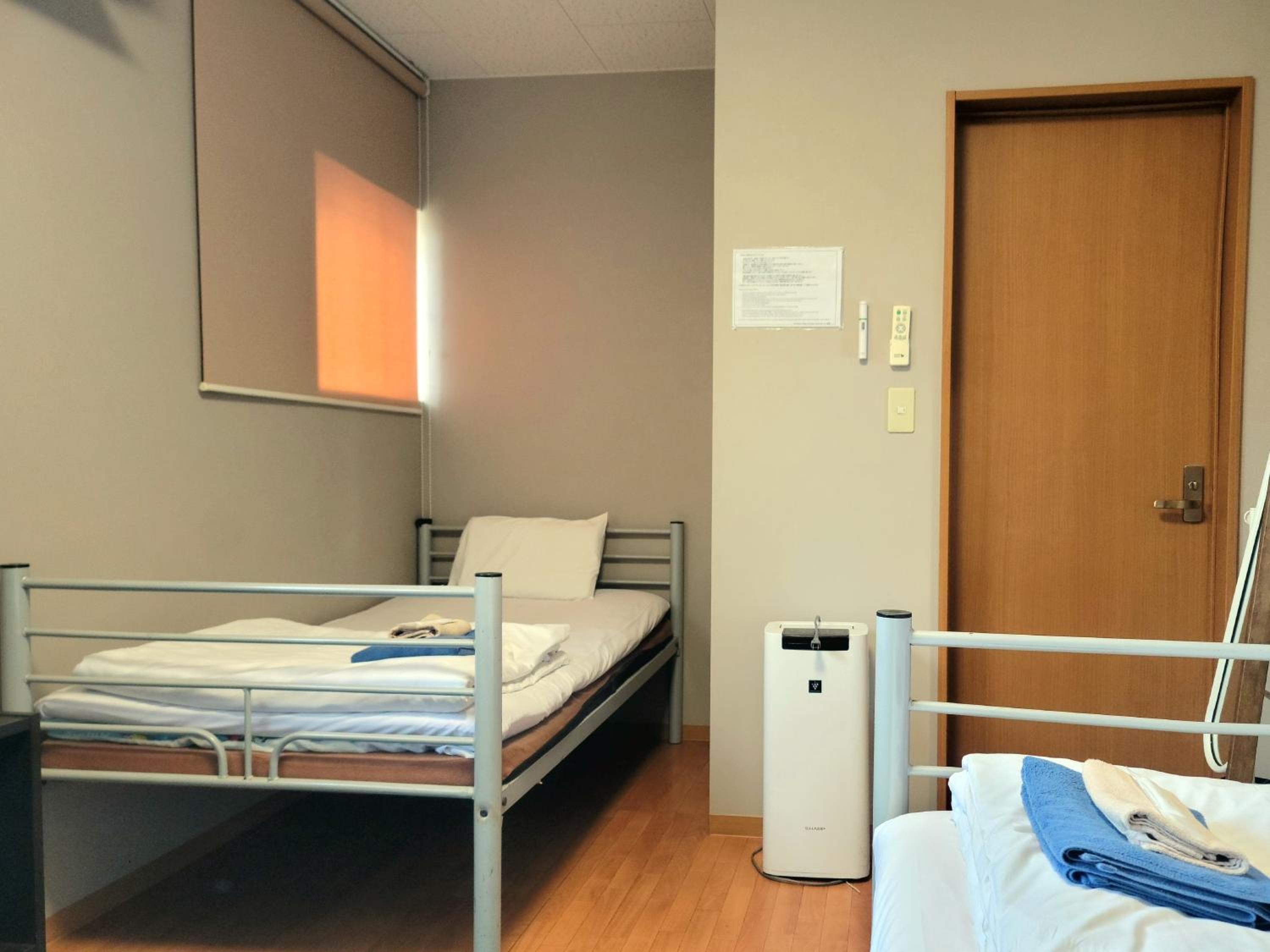 Economy Twin Room photo 2