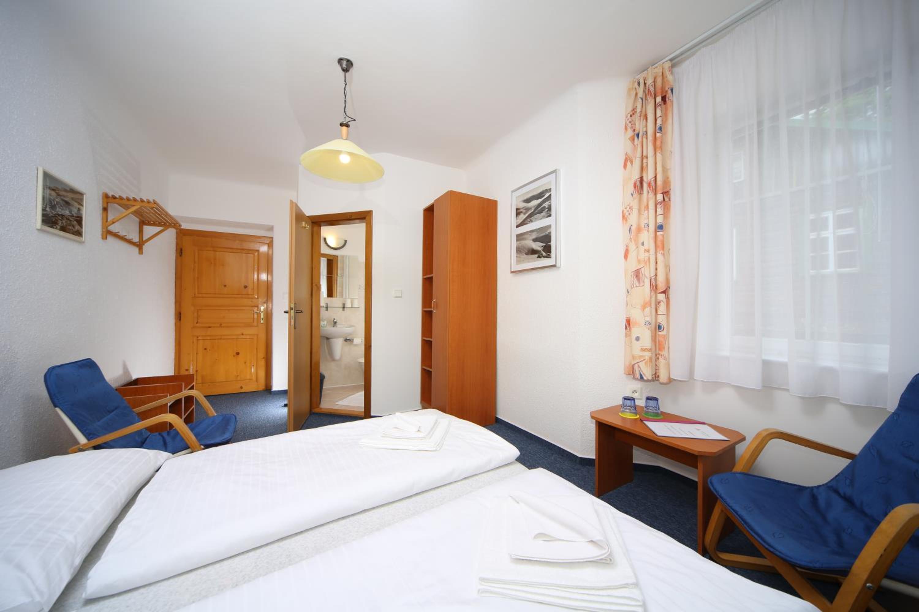 Double Room - Photo 8