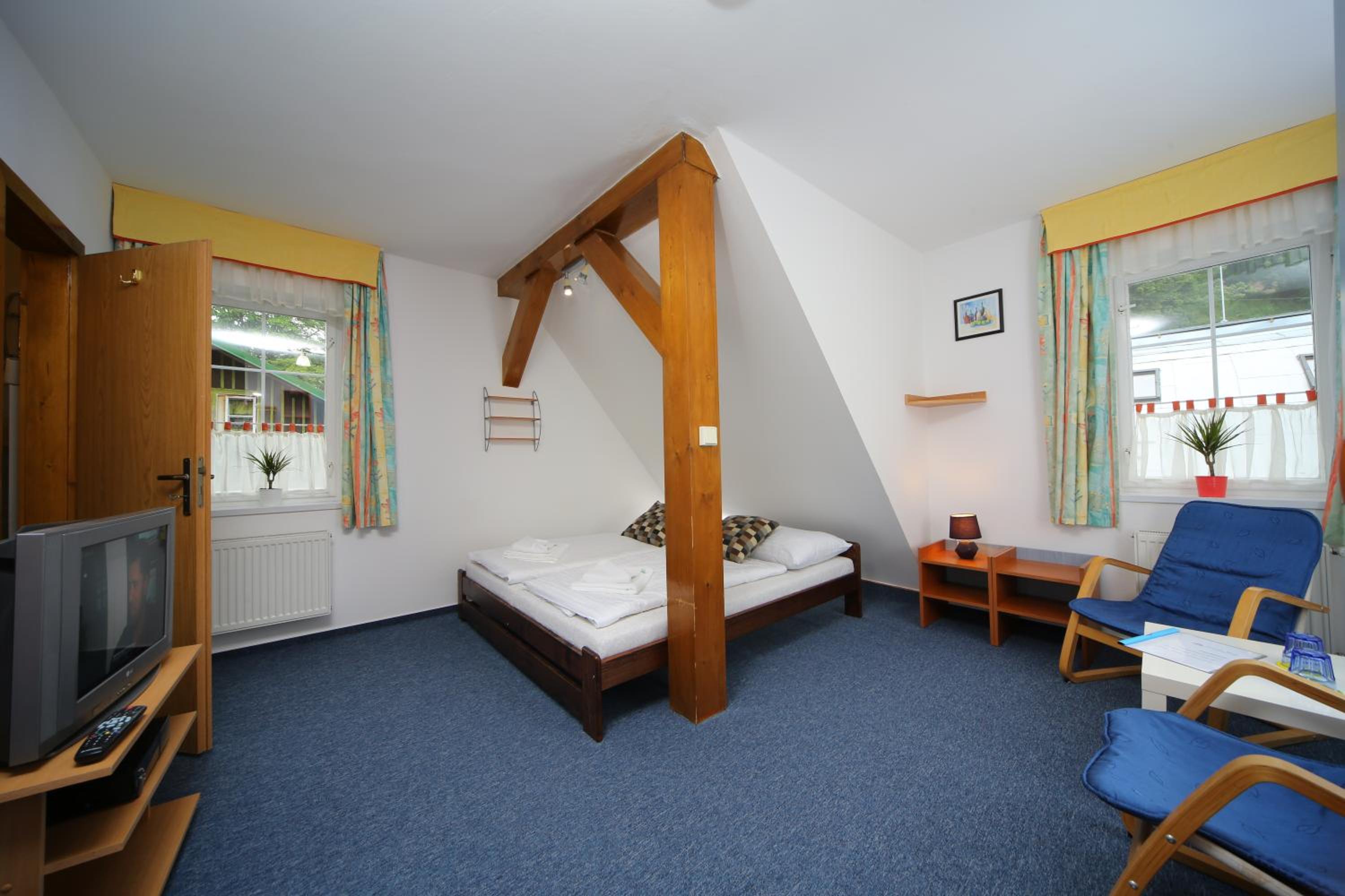 Double Room with Extra Bed - Photo 11