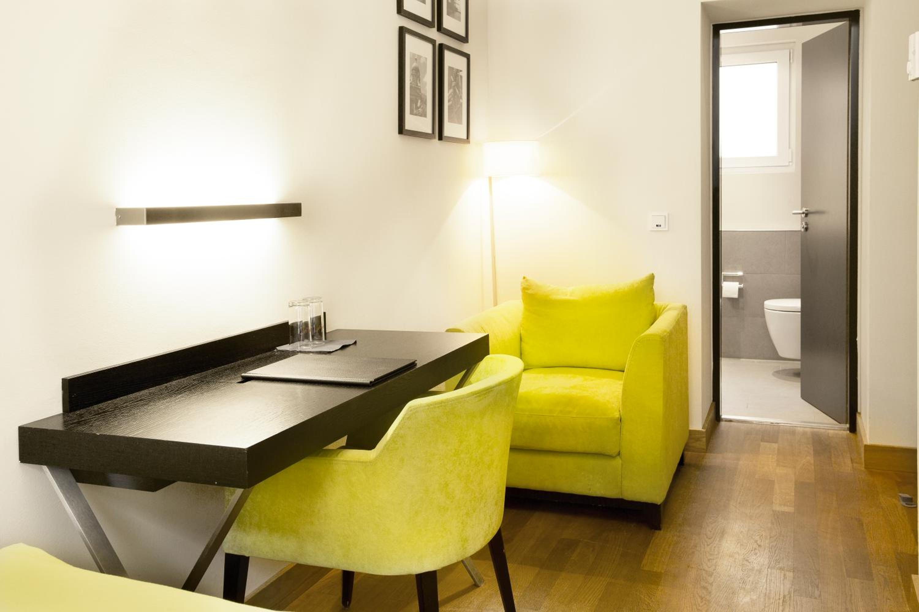 Double Room - Photo 4
