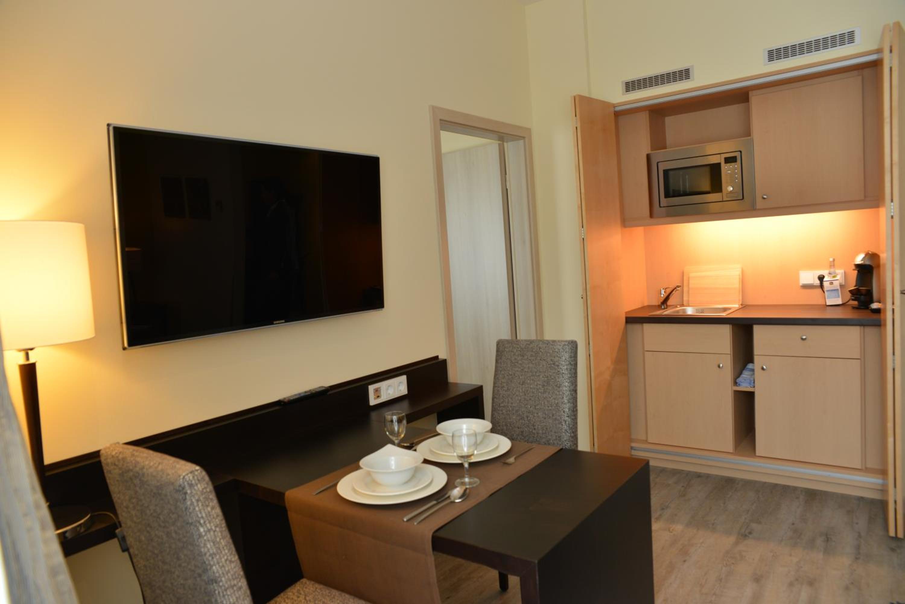 Suite - Photo 3