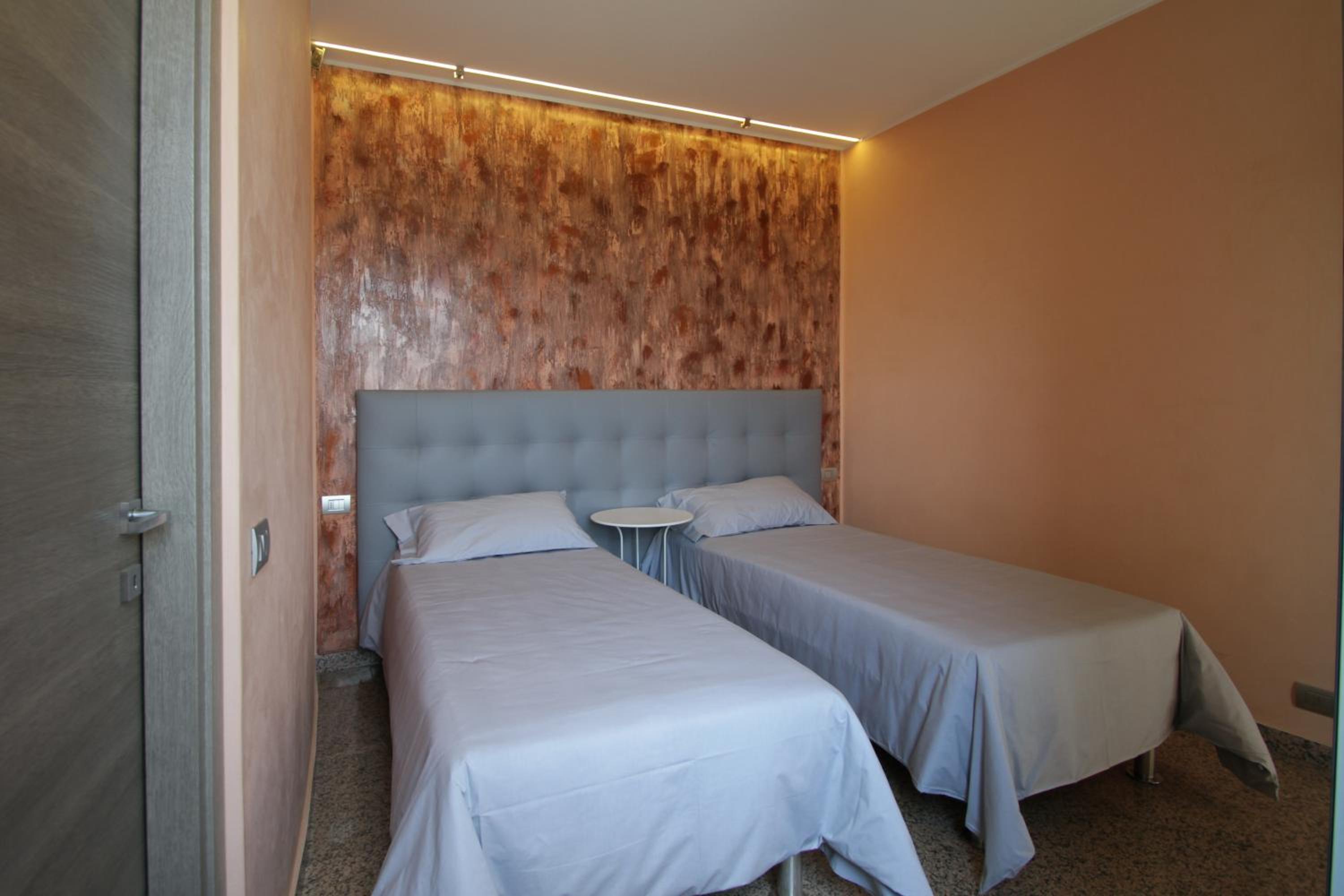 Triple Room with Bathroom photo 2