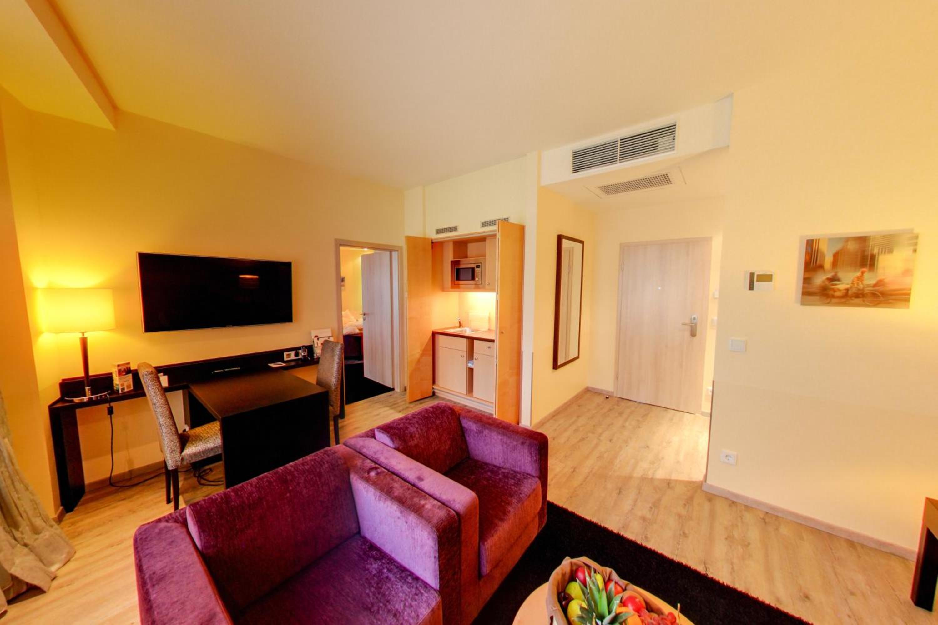 Suite - Photo 4