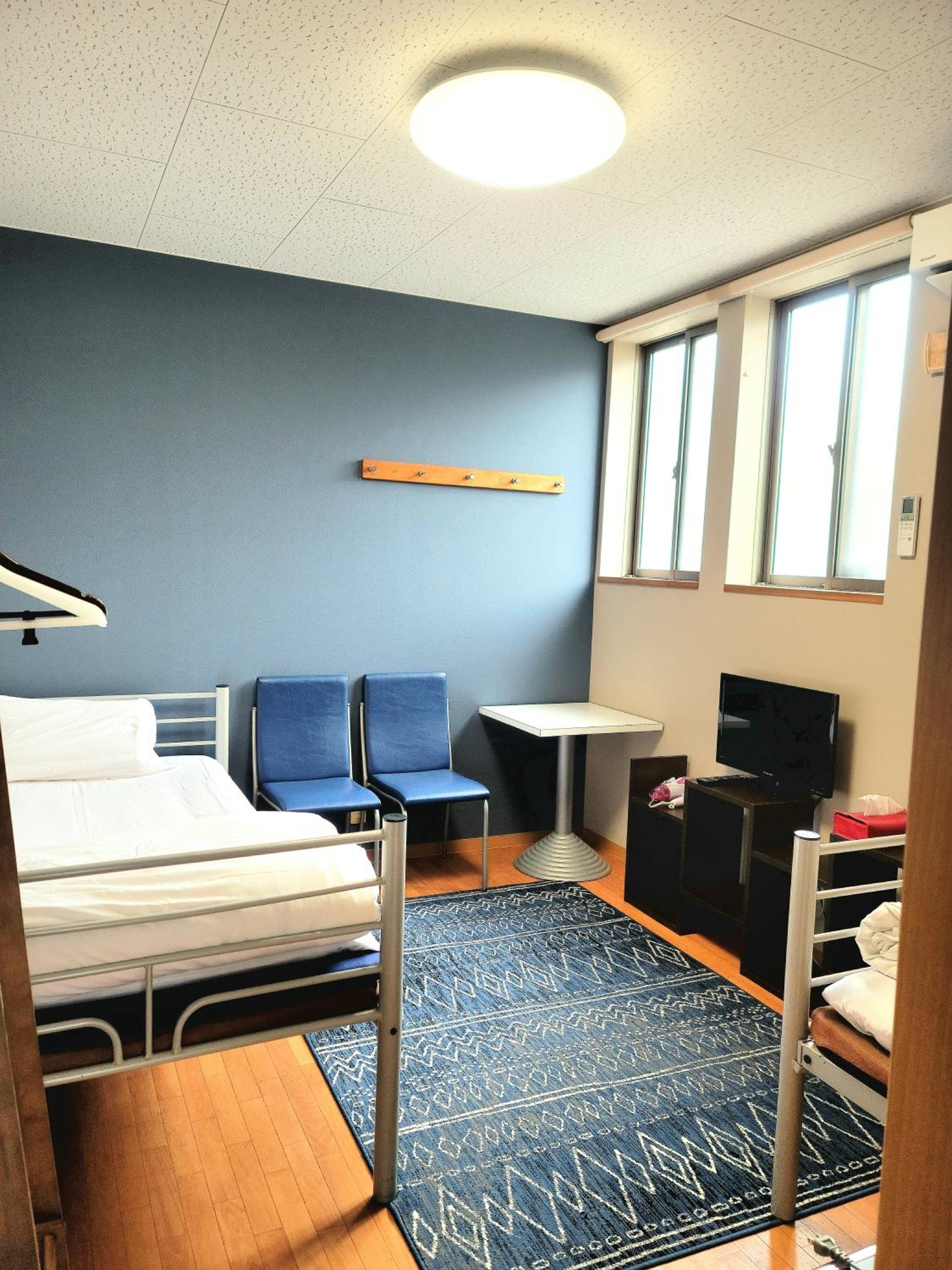 Economy Twin Room photo 3