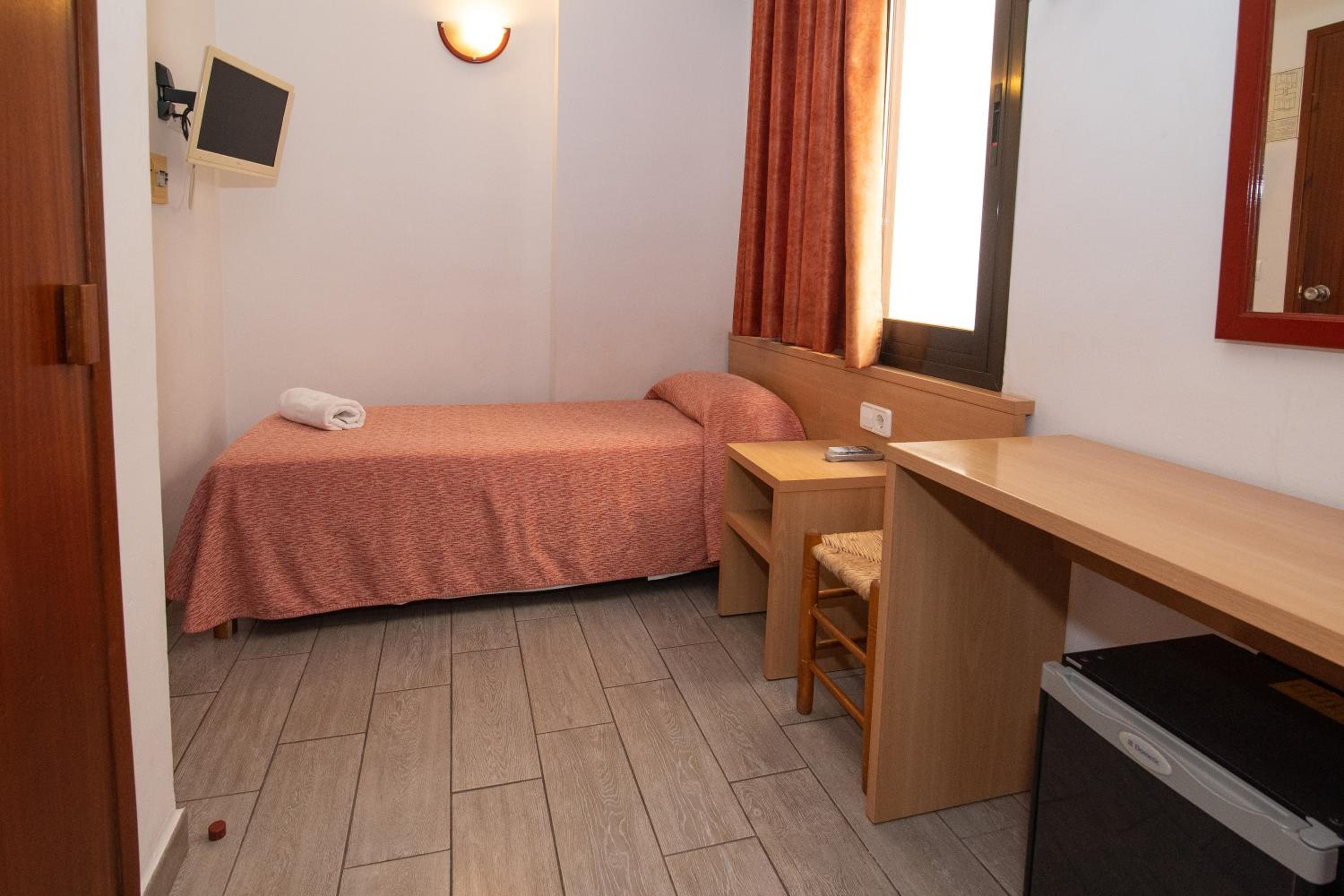 Single Room photo 2