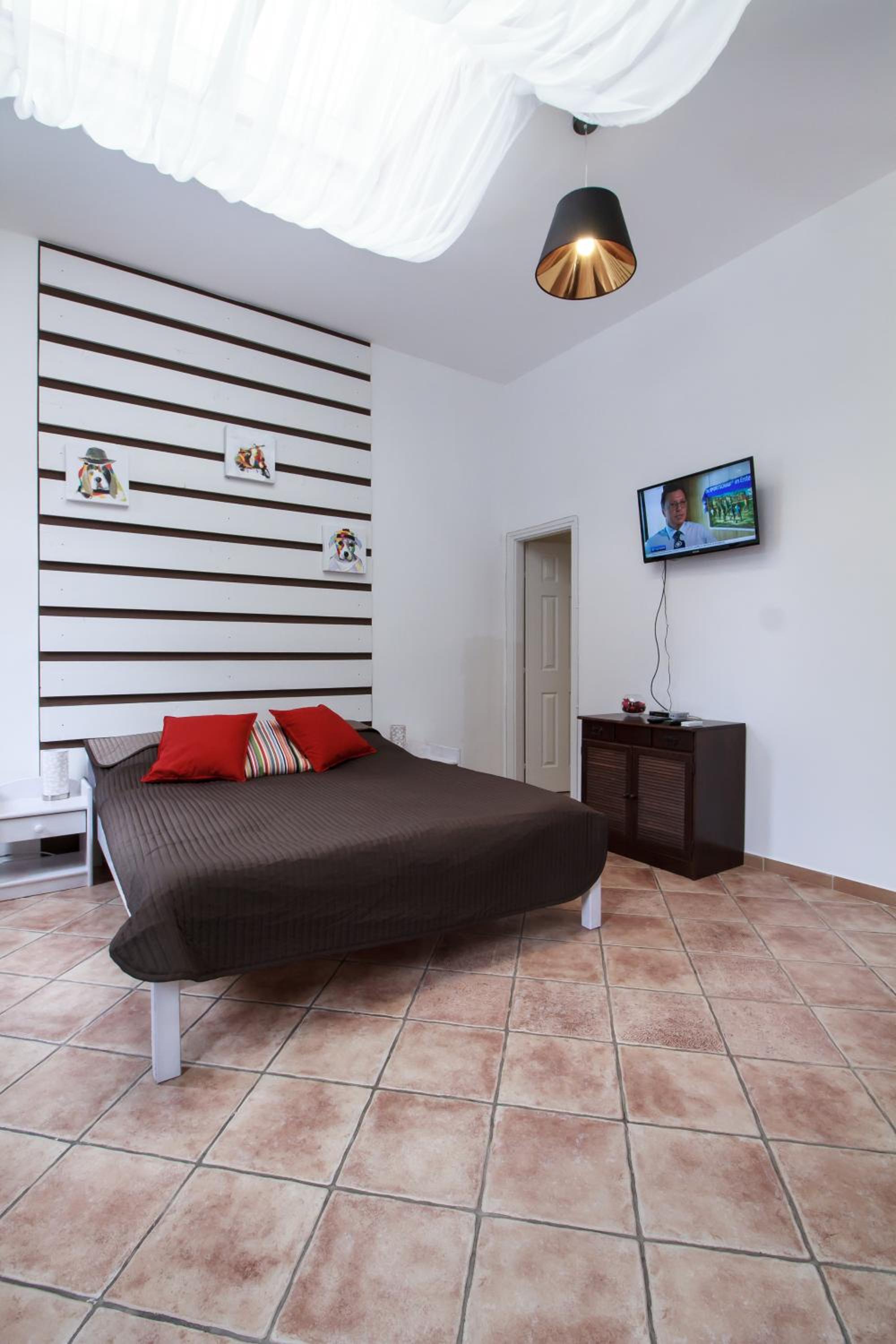 Apartment - Ground Floor - Photo 1