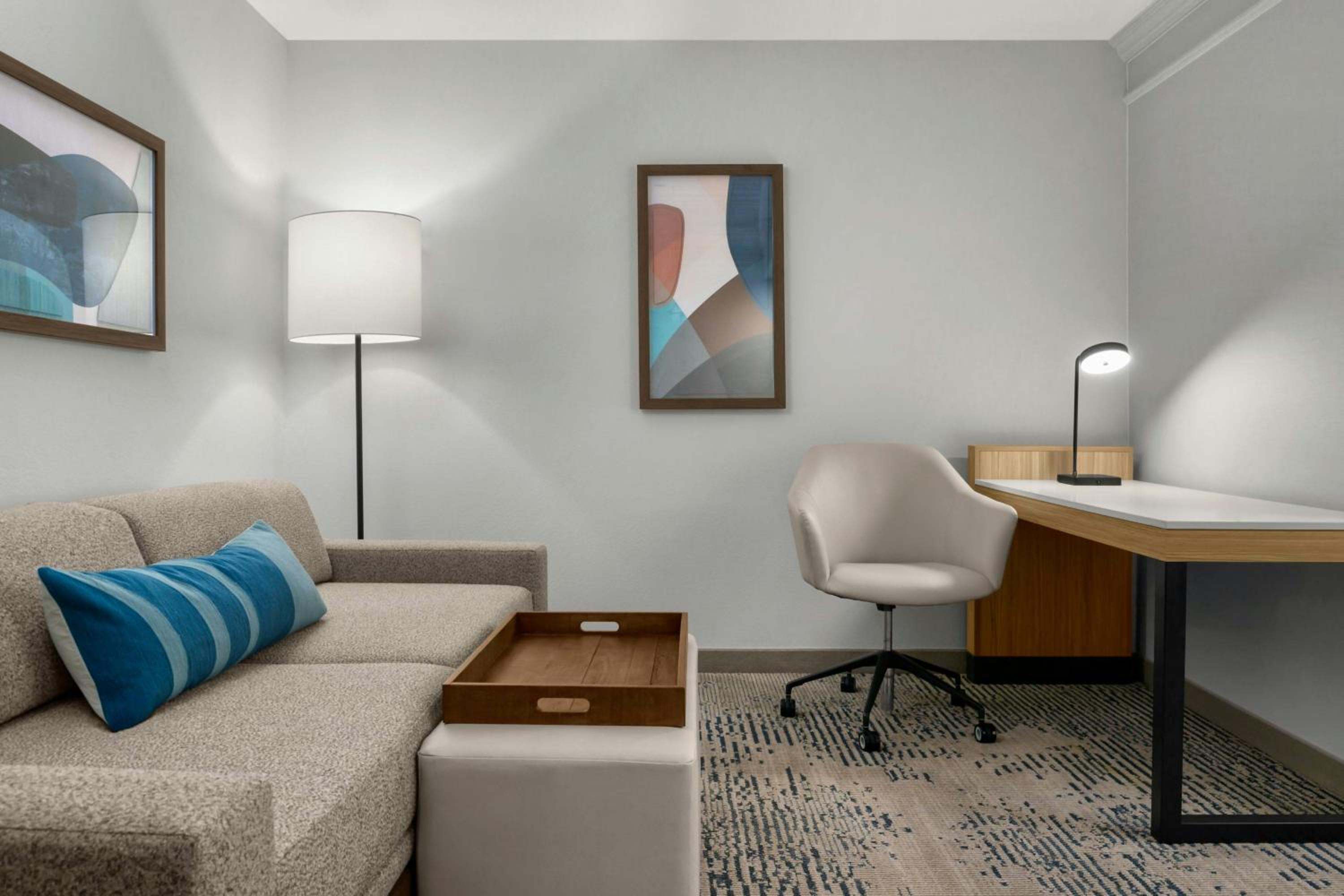 Queen Suite with Two Queen Beds, Bathtub and Trundle Sofa - Mobility Access
