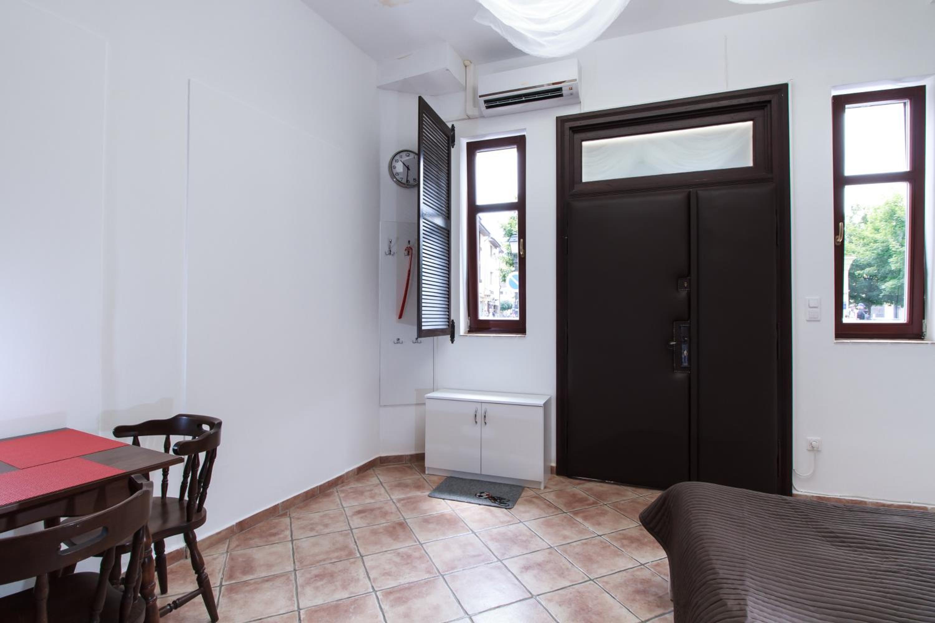Apartment - Ground Floor - Photo 3