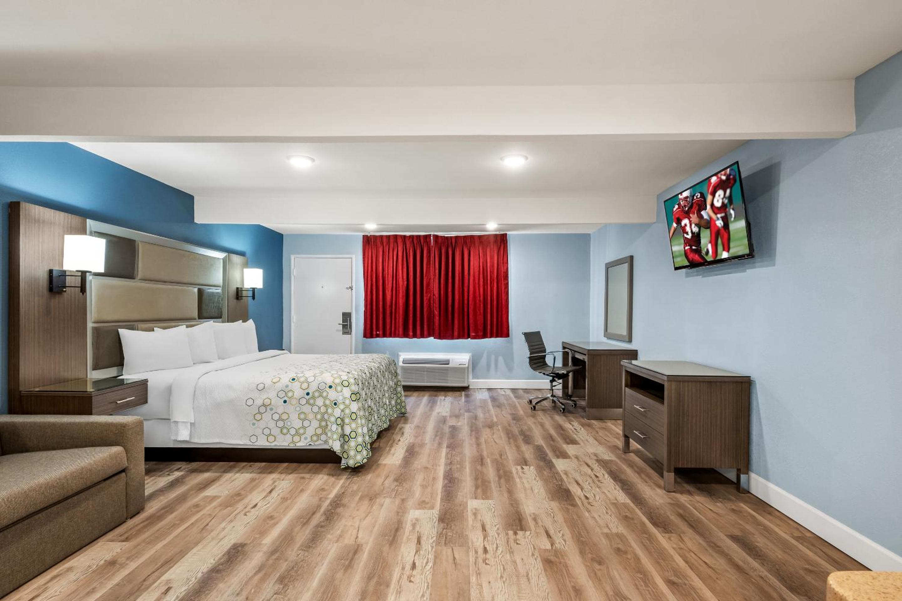 Suite King with Kitchenette Non-Smoking
