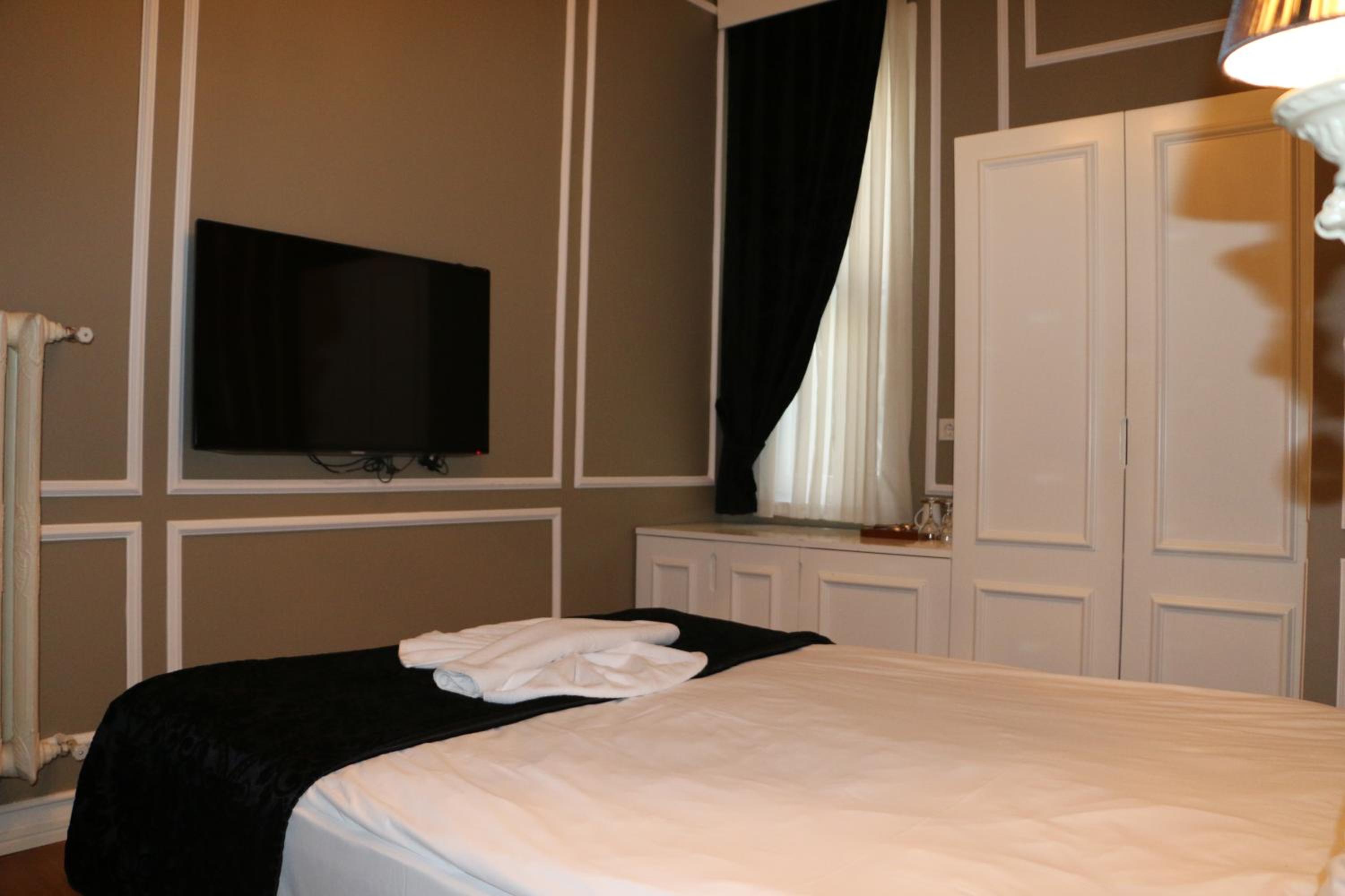 Deluxe Double Room with Spa Bath - Annex photo 2