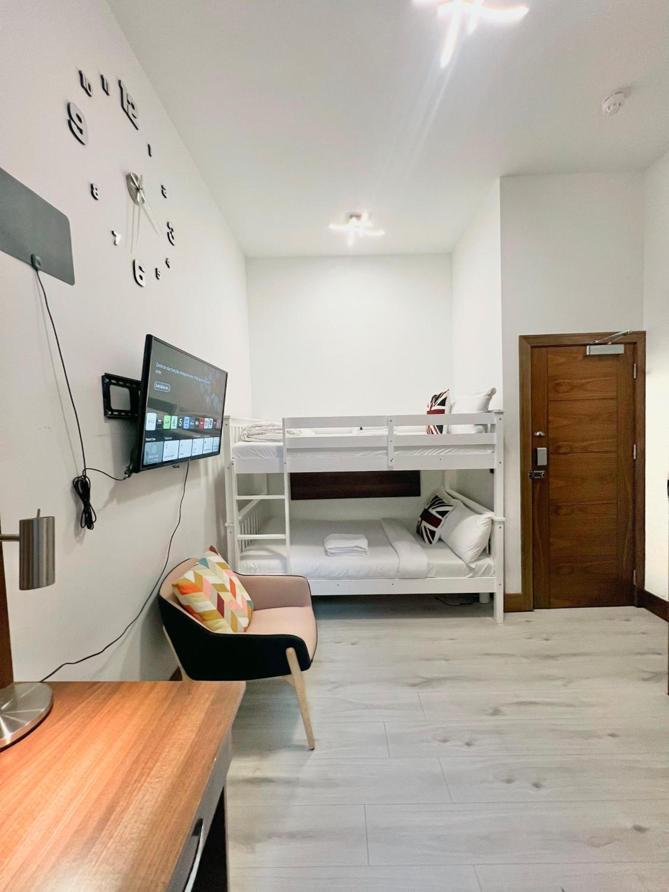 Quadruple Room with Private Bathroom photo 1