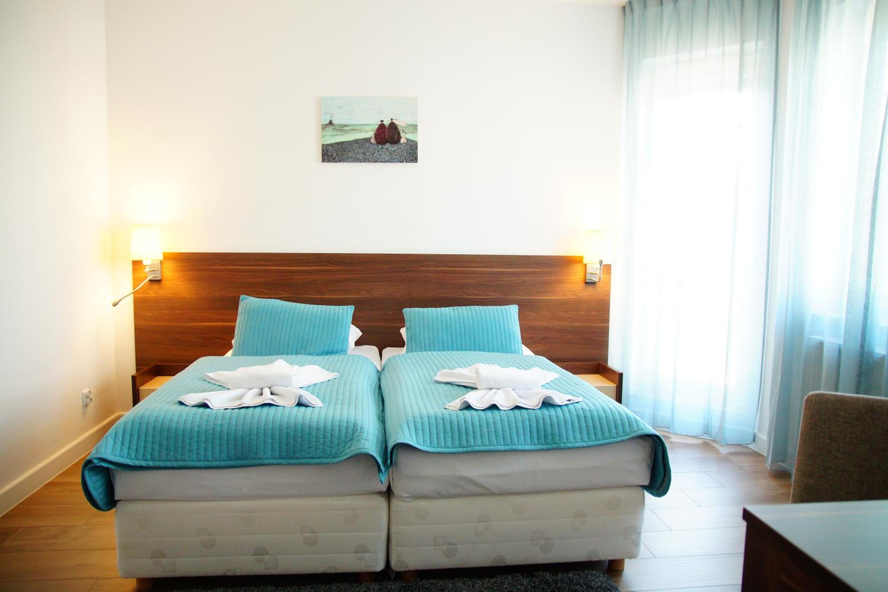 Deluxe Double Room with Balcony - Photo 3