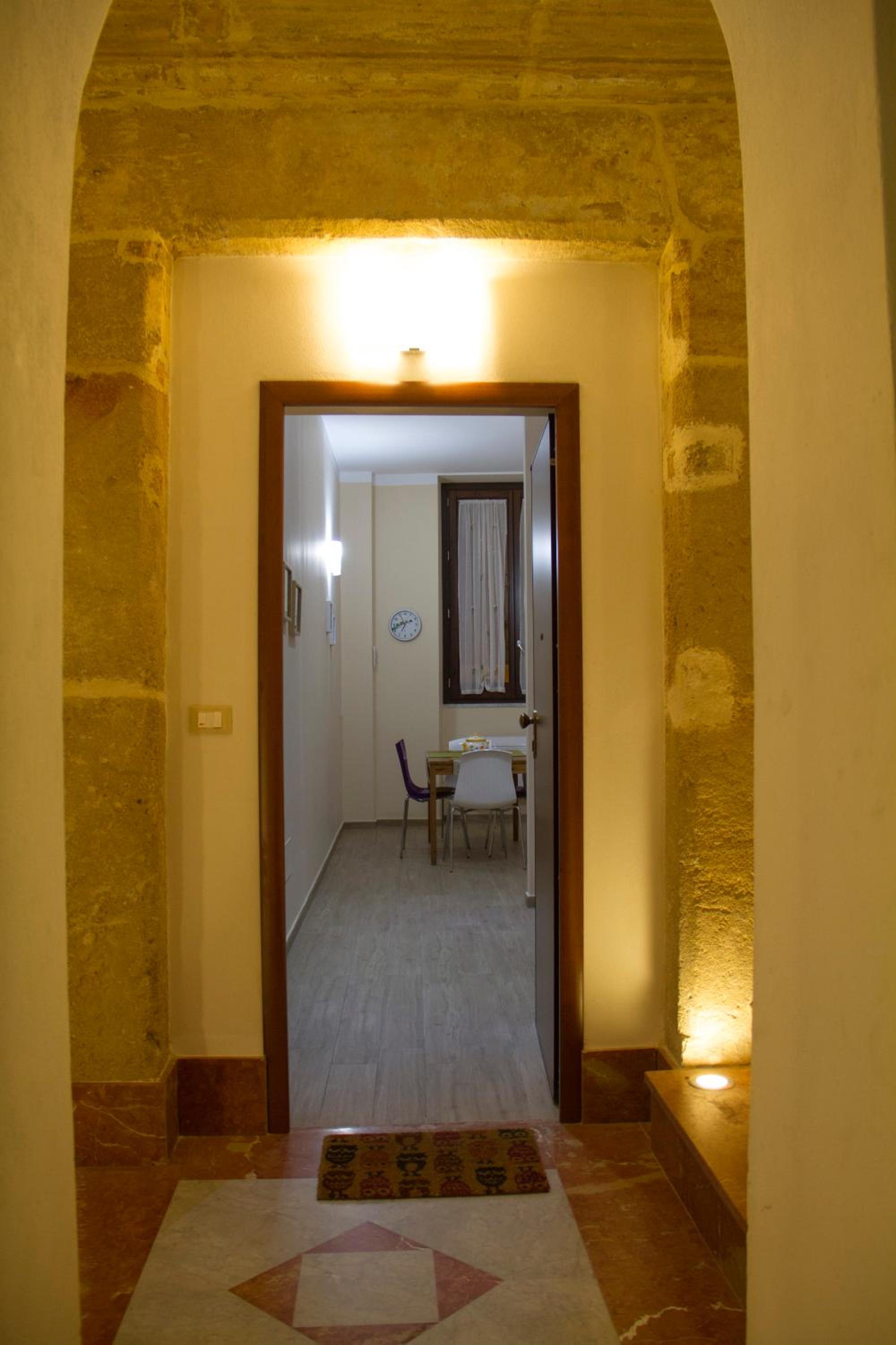 One-Bedroom Apartment - Photo 4