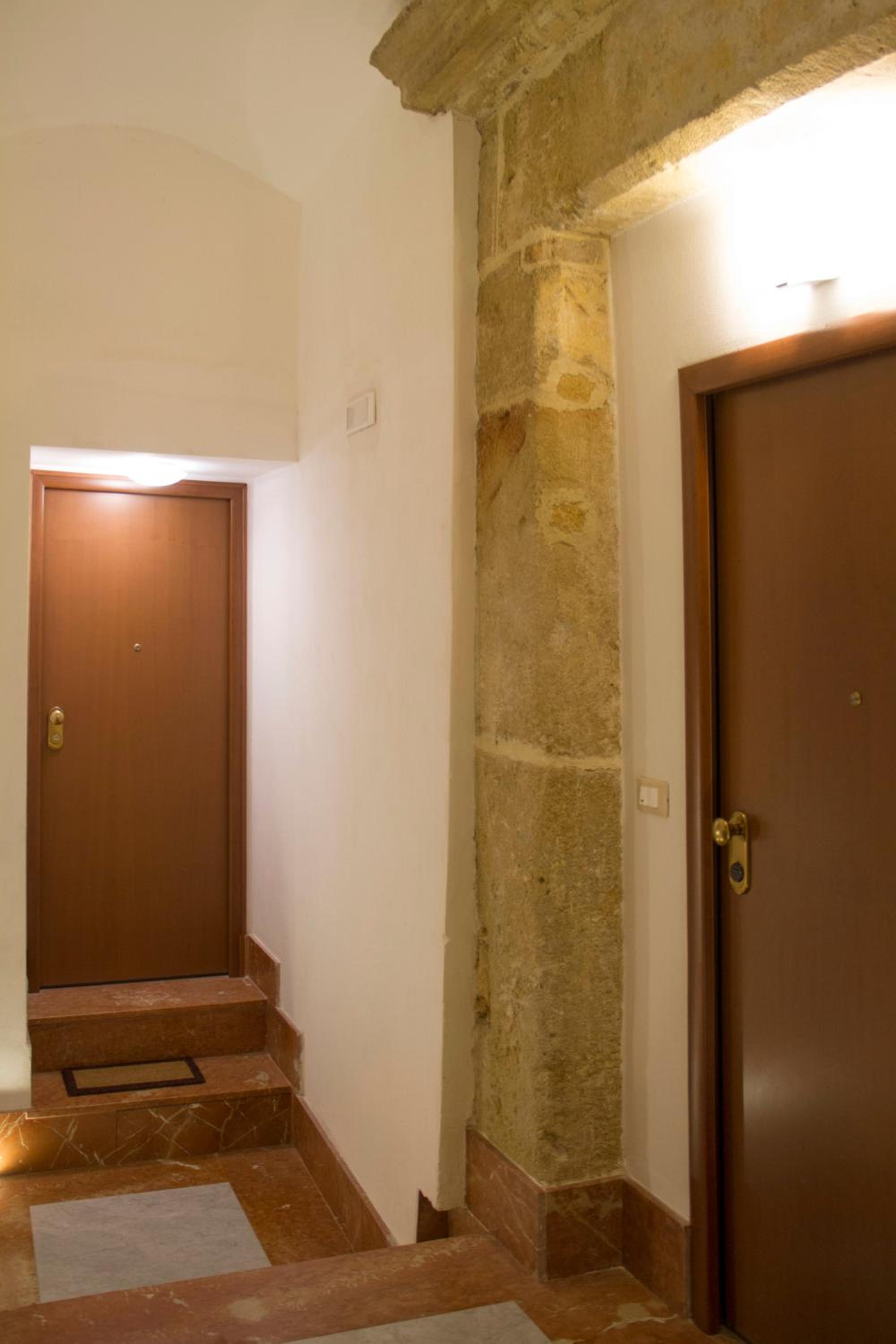 One-Bedroom Apartment - Photo 2