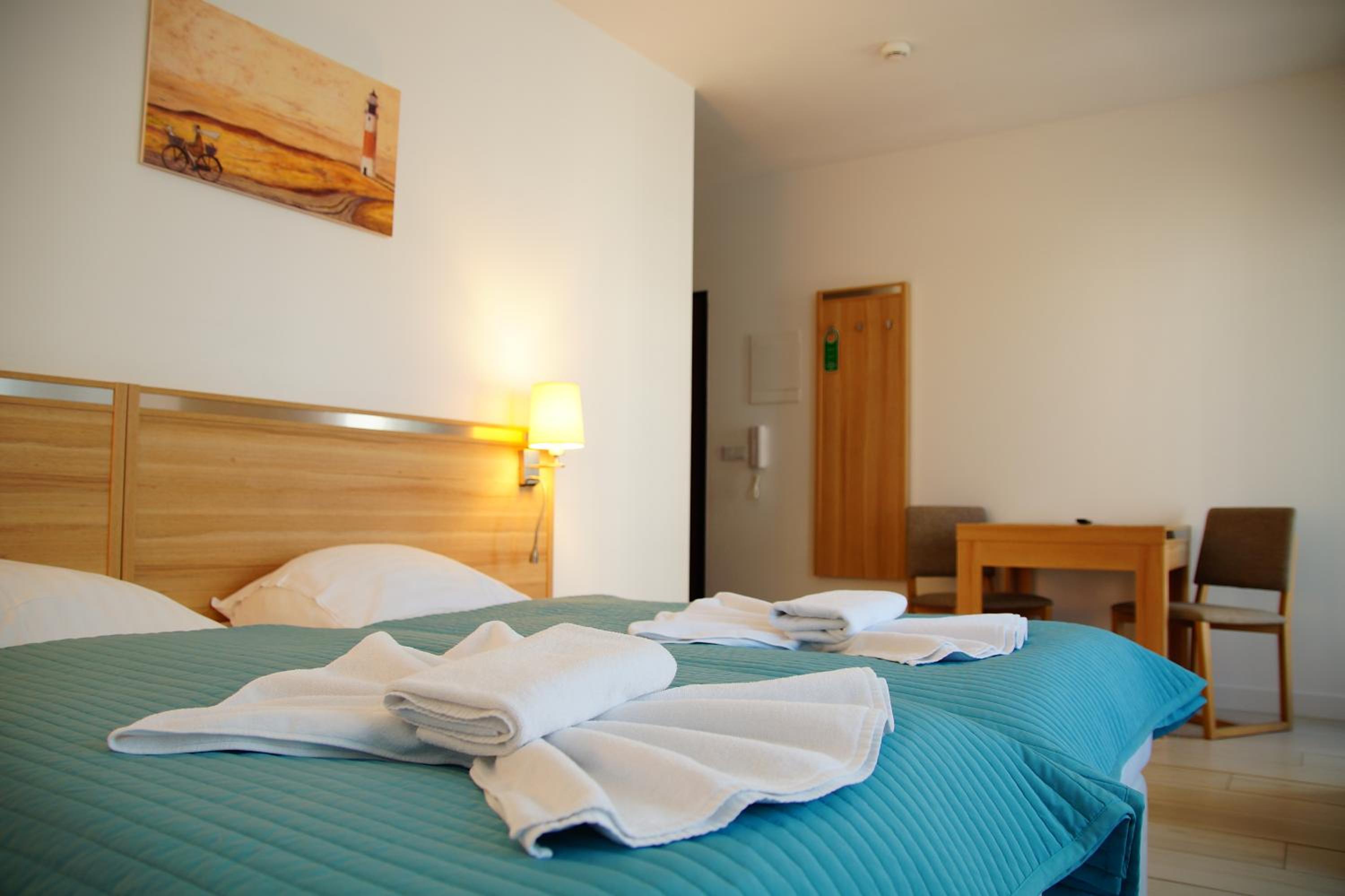 Deluxe Double Room with Balcony - Photo 4
