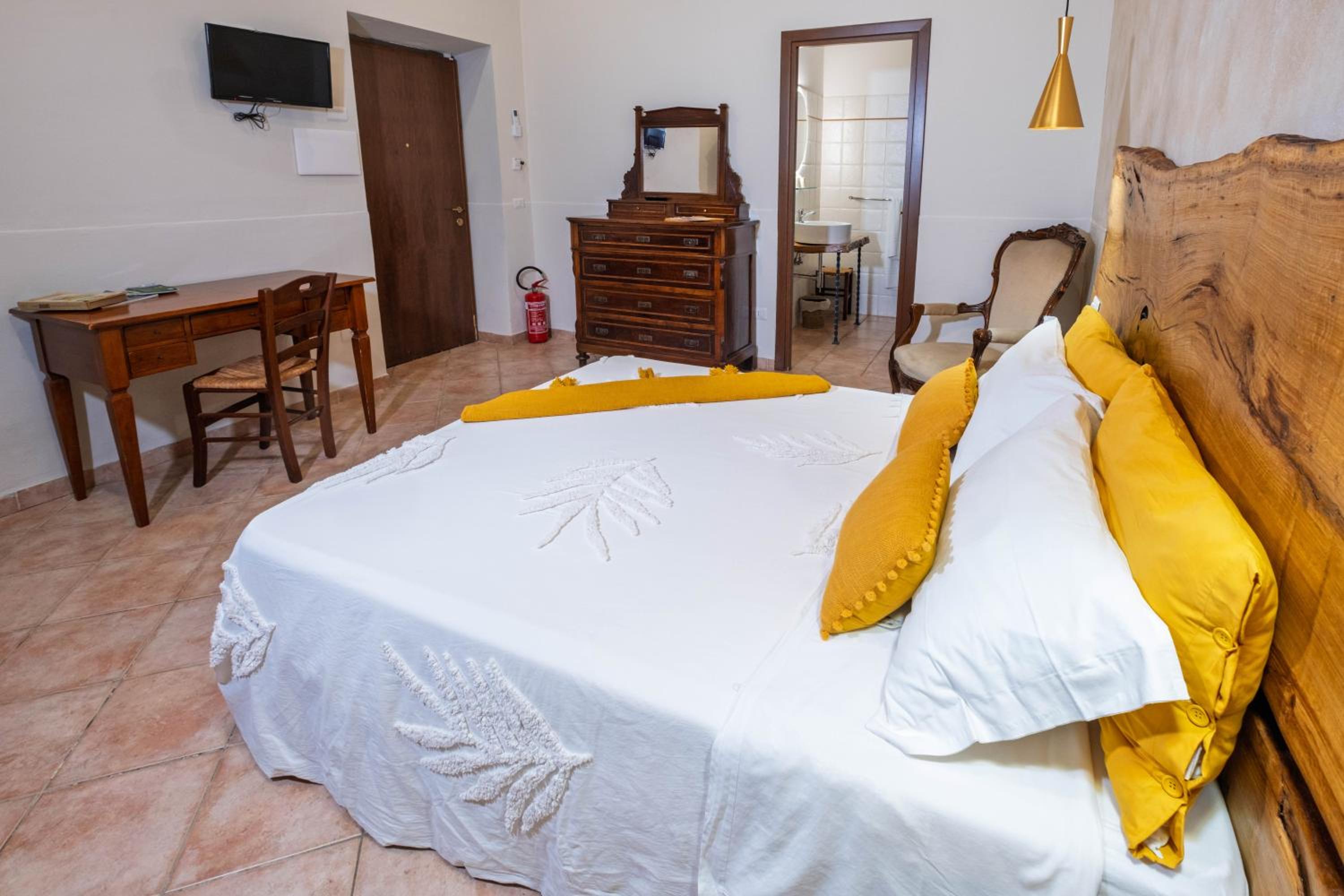 Large Double Room photo 1
