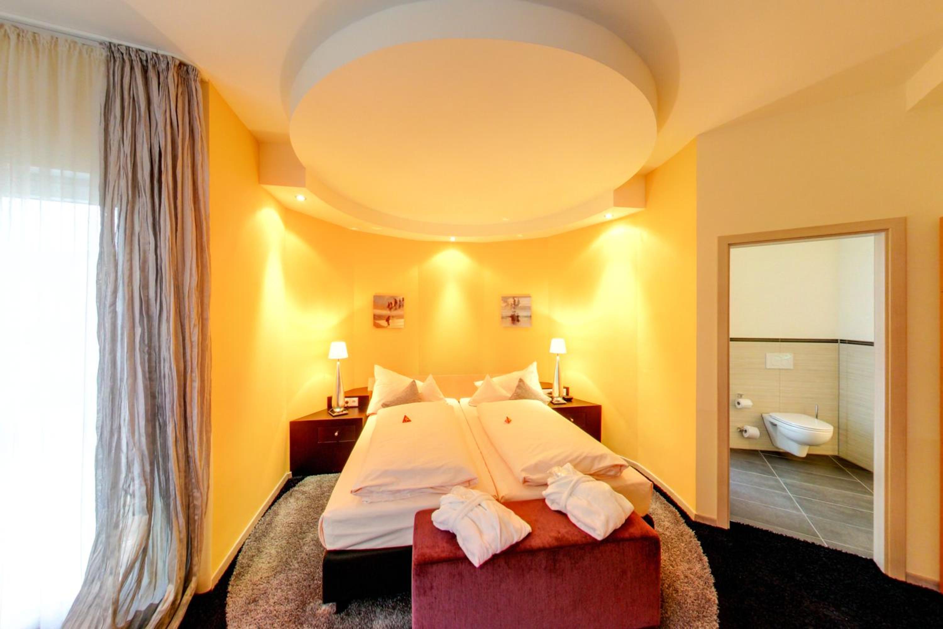 Suite - Photo 1